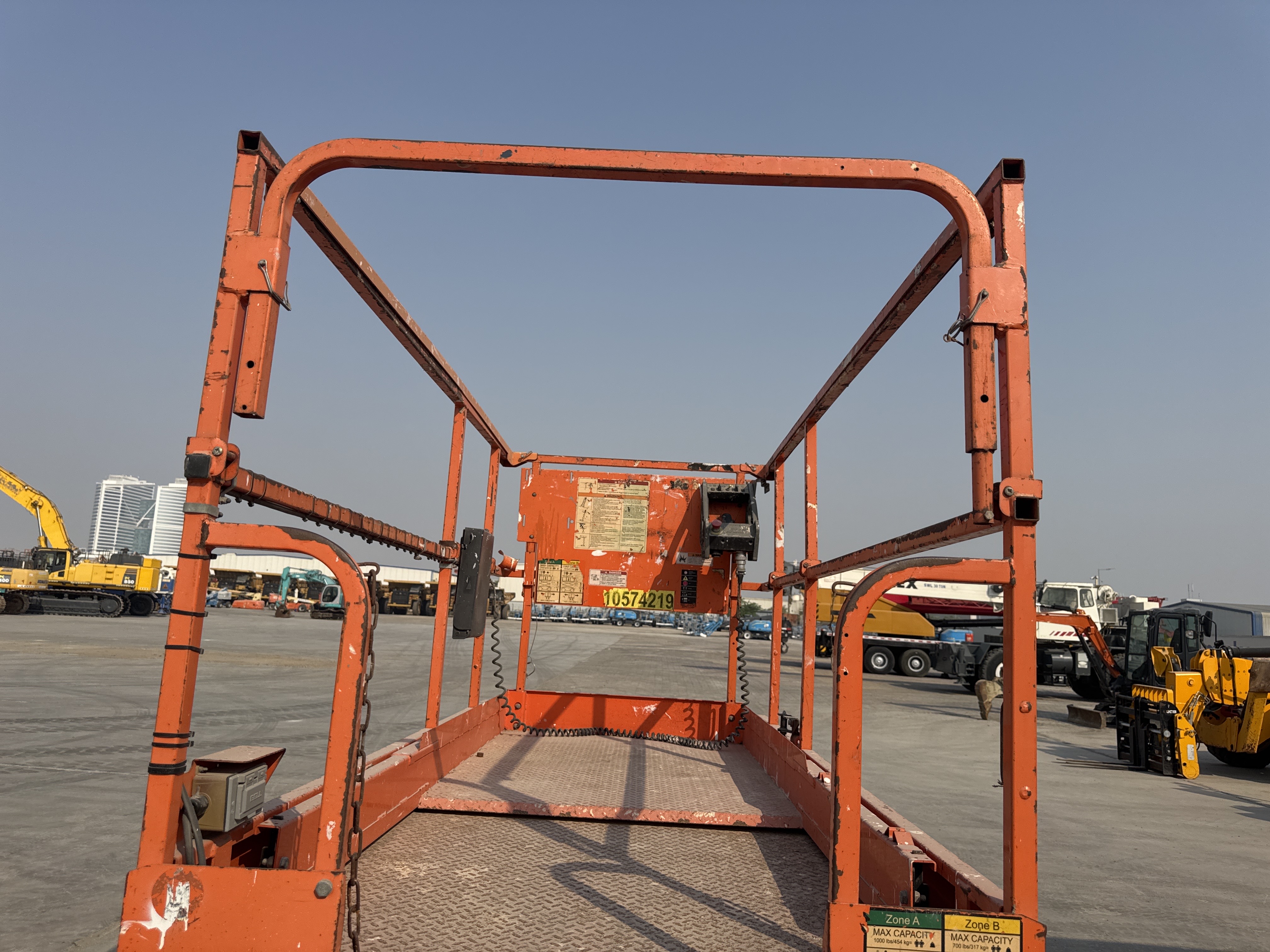 SLA-018-جي-إل-جي-3246ES-رافعات-مقصية-فحص-الهيكل-المنصة-1