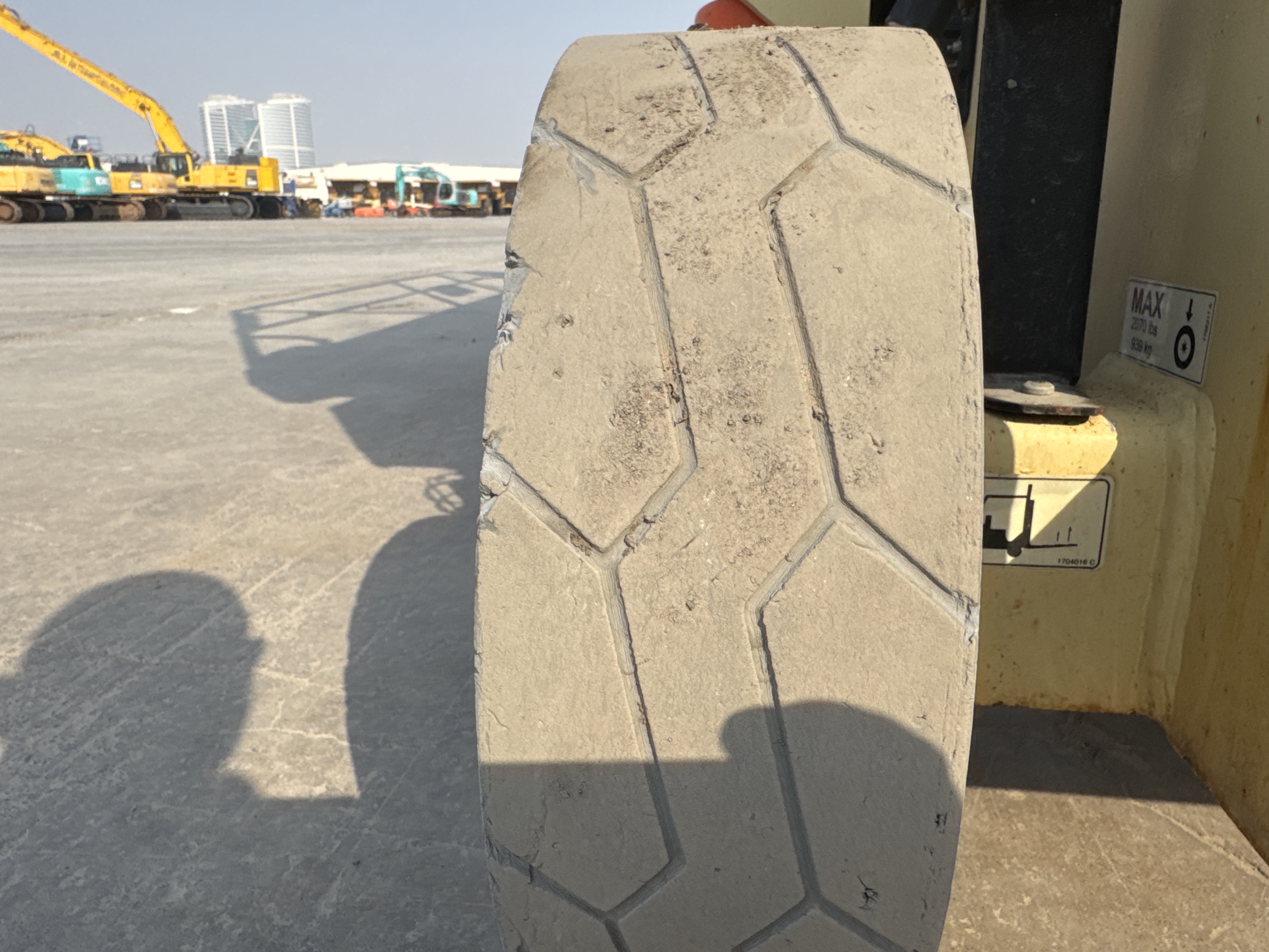 SLA-018-جي-إل-جي-3246ES-رافعات-مقصية-فحص-الهيكل-حالة-العجلات-1