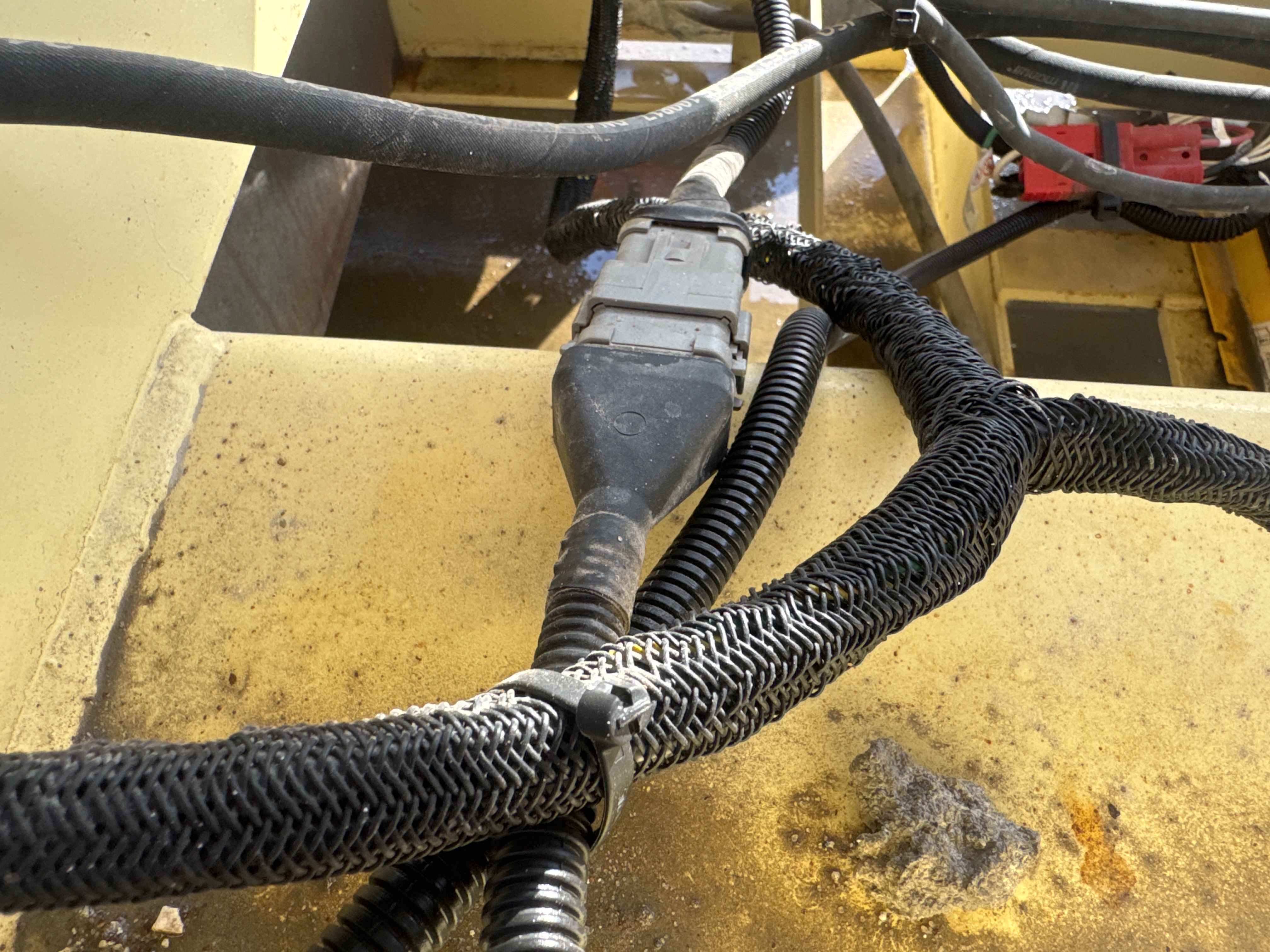 SLA-019-JLG-3246ES-Scissor-lifts-inspection-Electronics-Main-harness-1