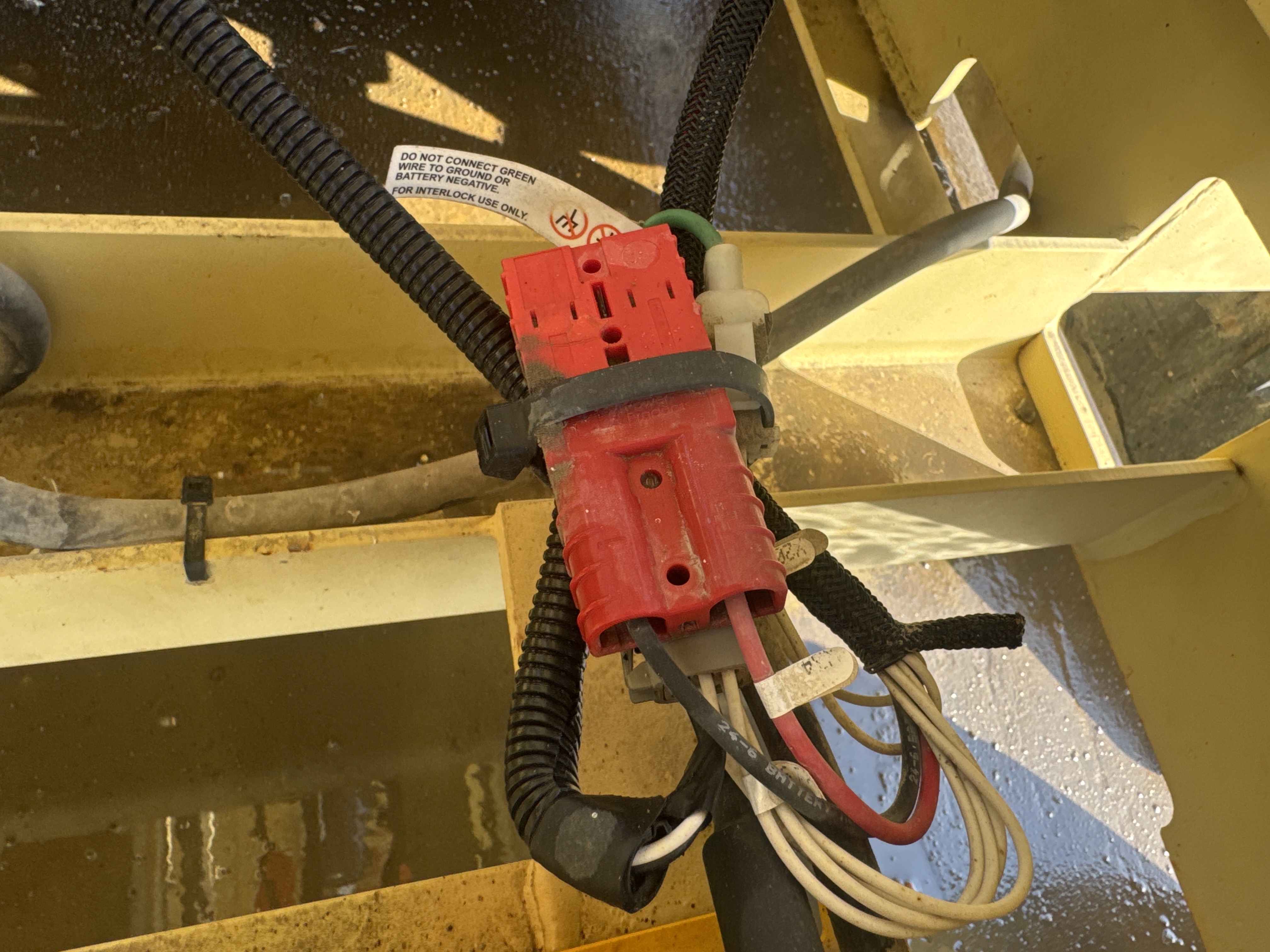 SLA-019-JLG-3246ES-Scissor-lifts-inspection-Electronics-Main-harness-1