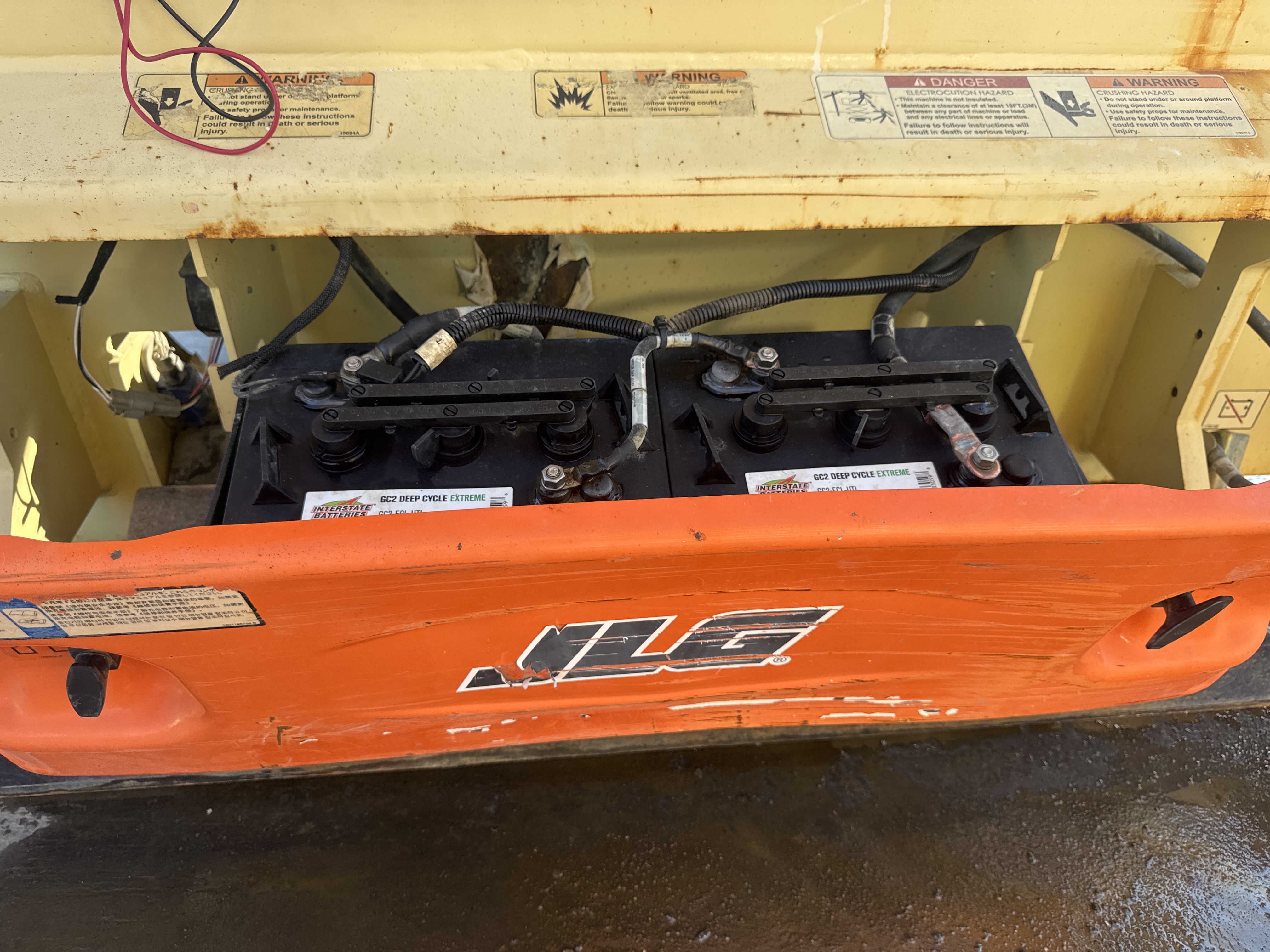 SLA-019-JLG-3246ES-Scissor-lifts-inspection-Electronics-Battery-1