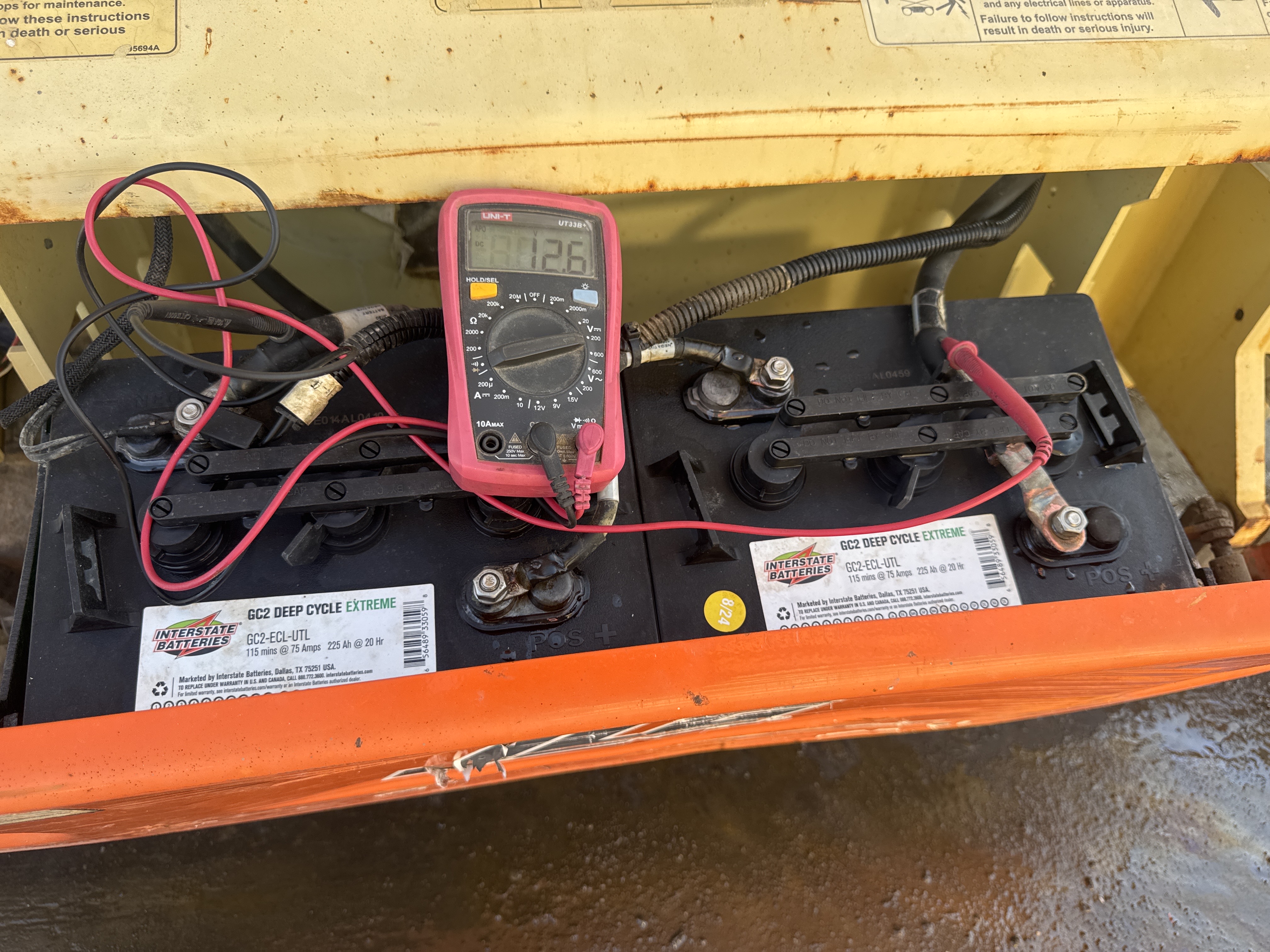SLA-019-JLG-3246ES-Scissor-lifts-inspection-Electronics-Battery-1