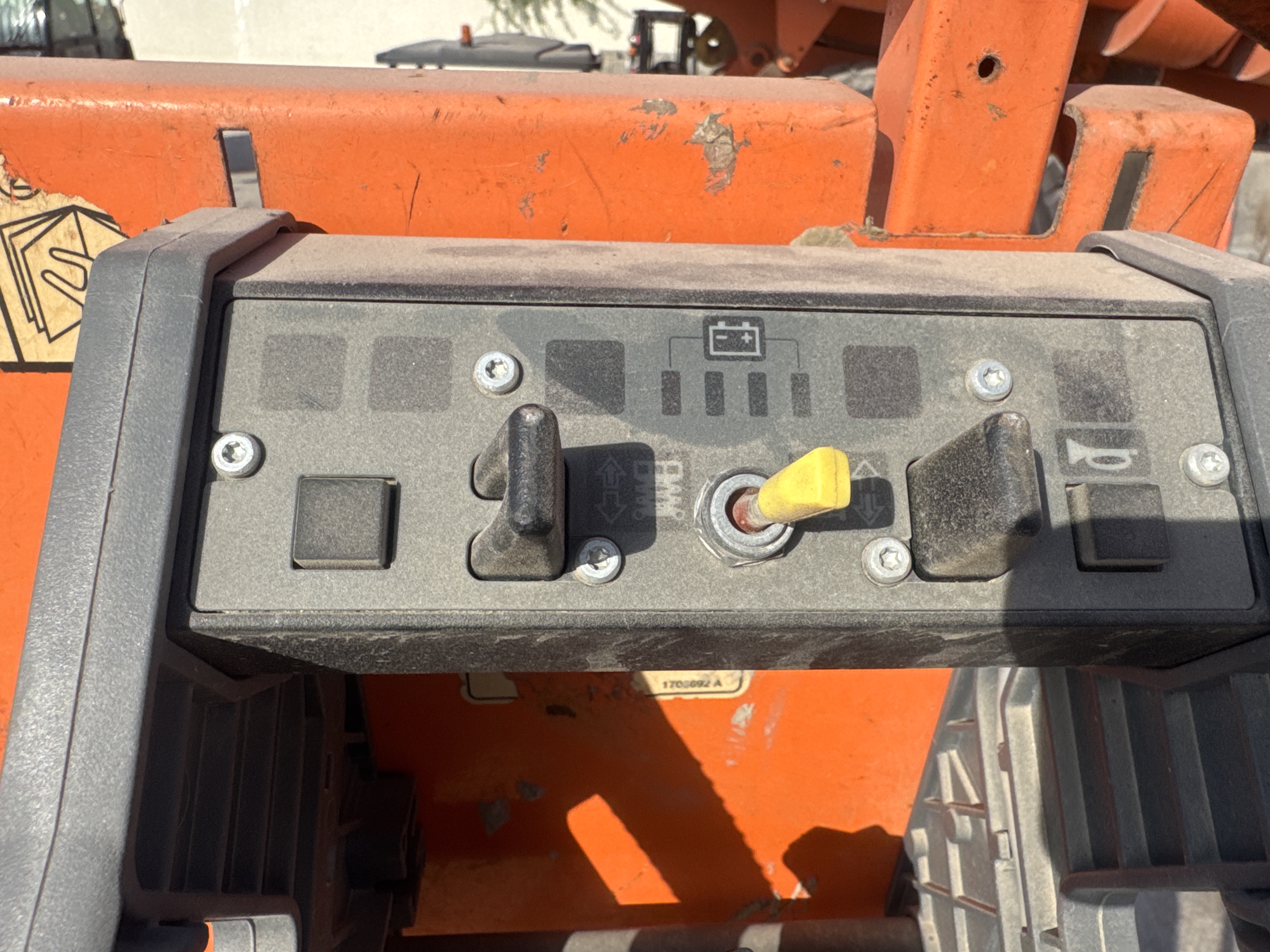 SLA-019-JLG-3246ES-Scissor-lifts-inspection-Cabin-Platform-control-1