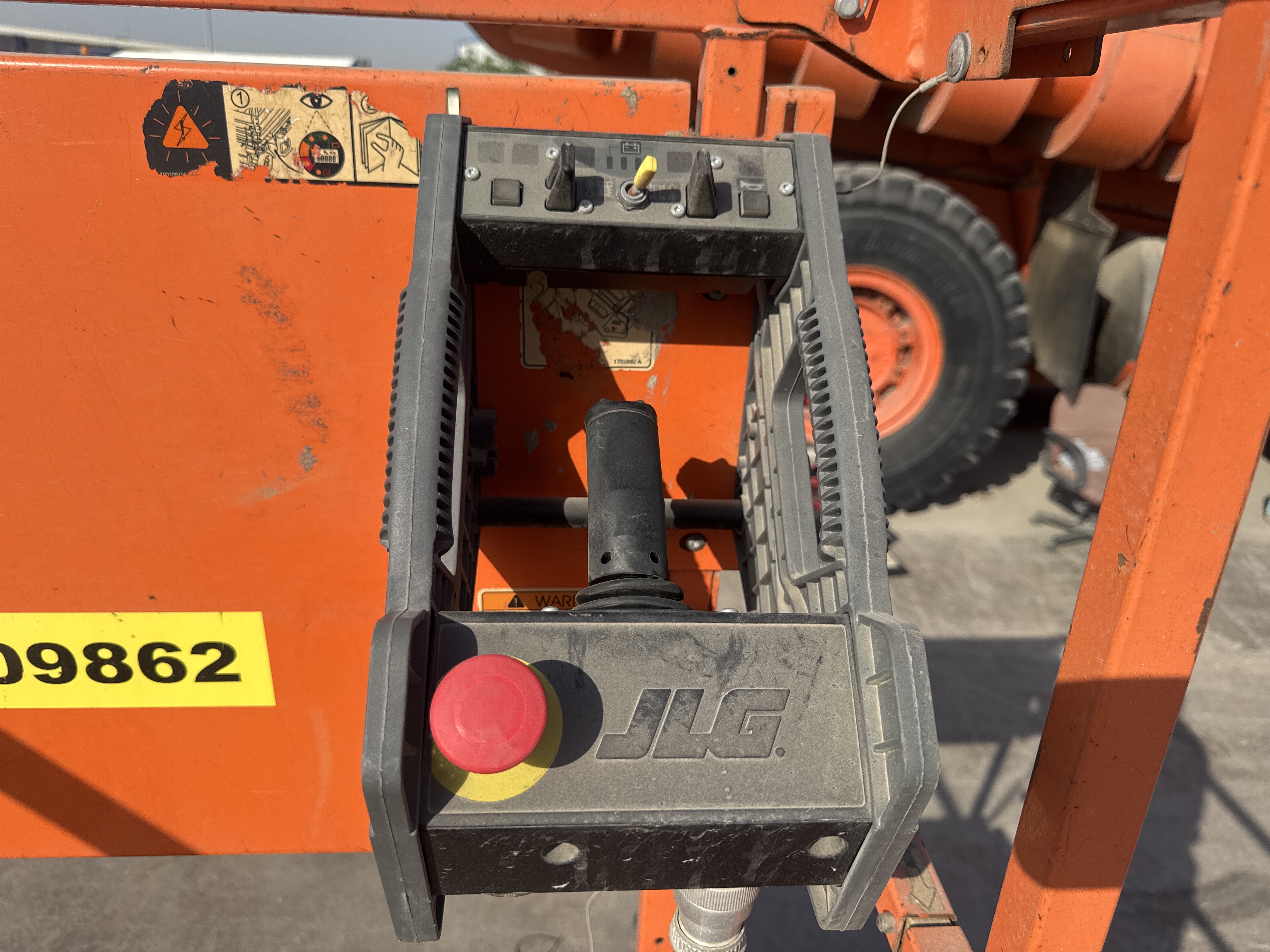 SLA-019-JLG-3246ES-Scissor-lifts-inspection-Cabin-Platform-control-1
