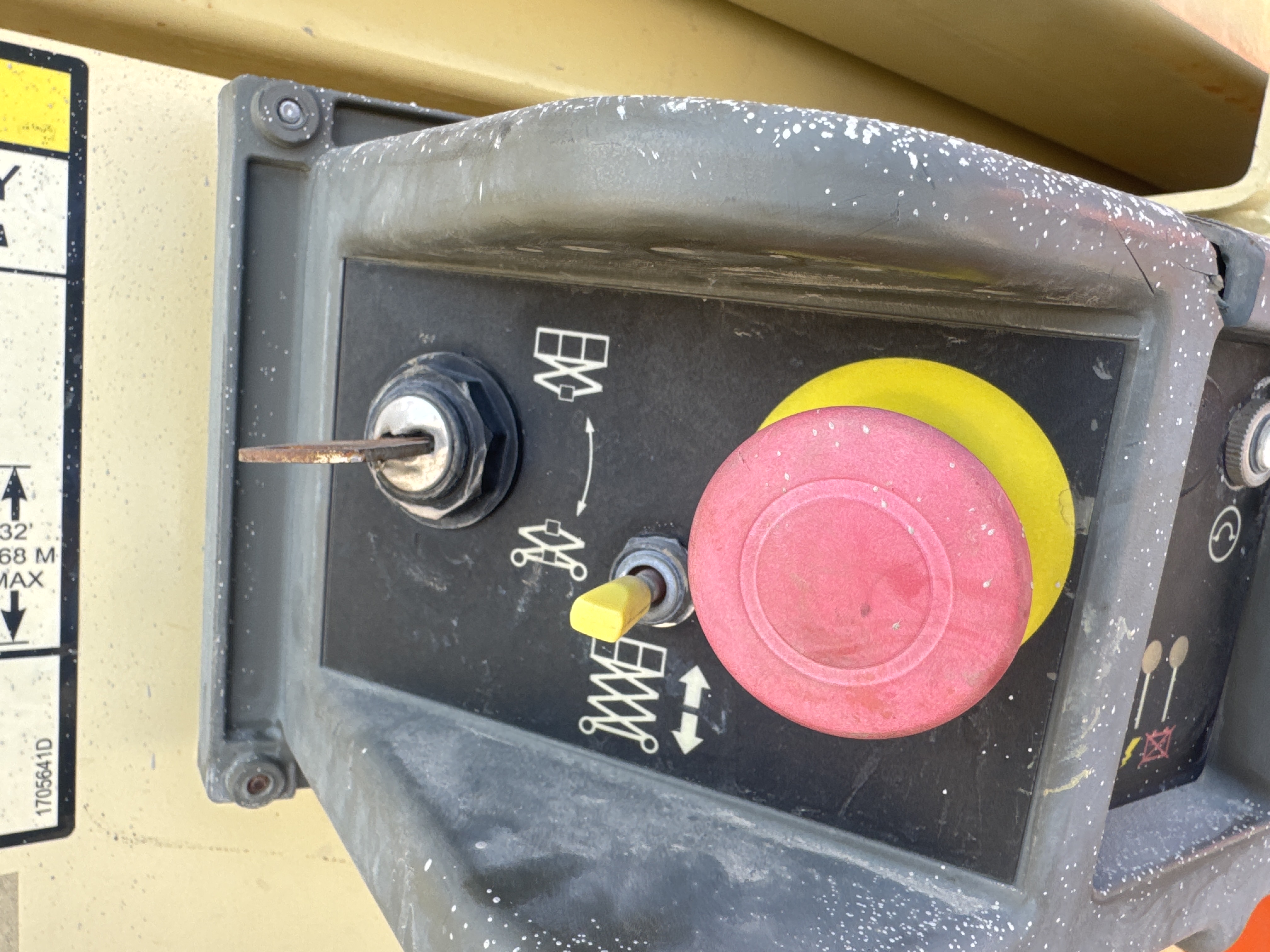 SLA-019-JLG-3246ES-Scissor-lifts-inspection-Cabin-Ground-control-1