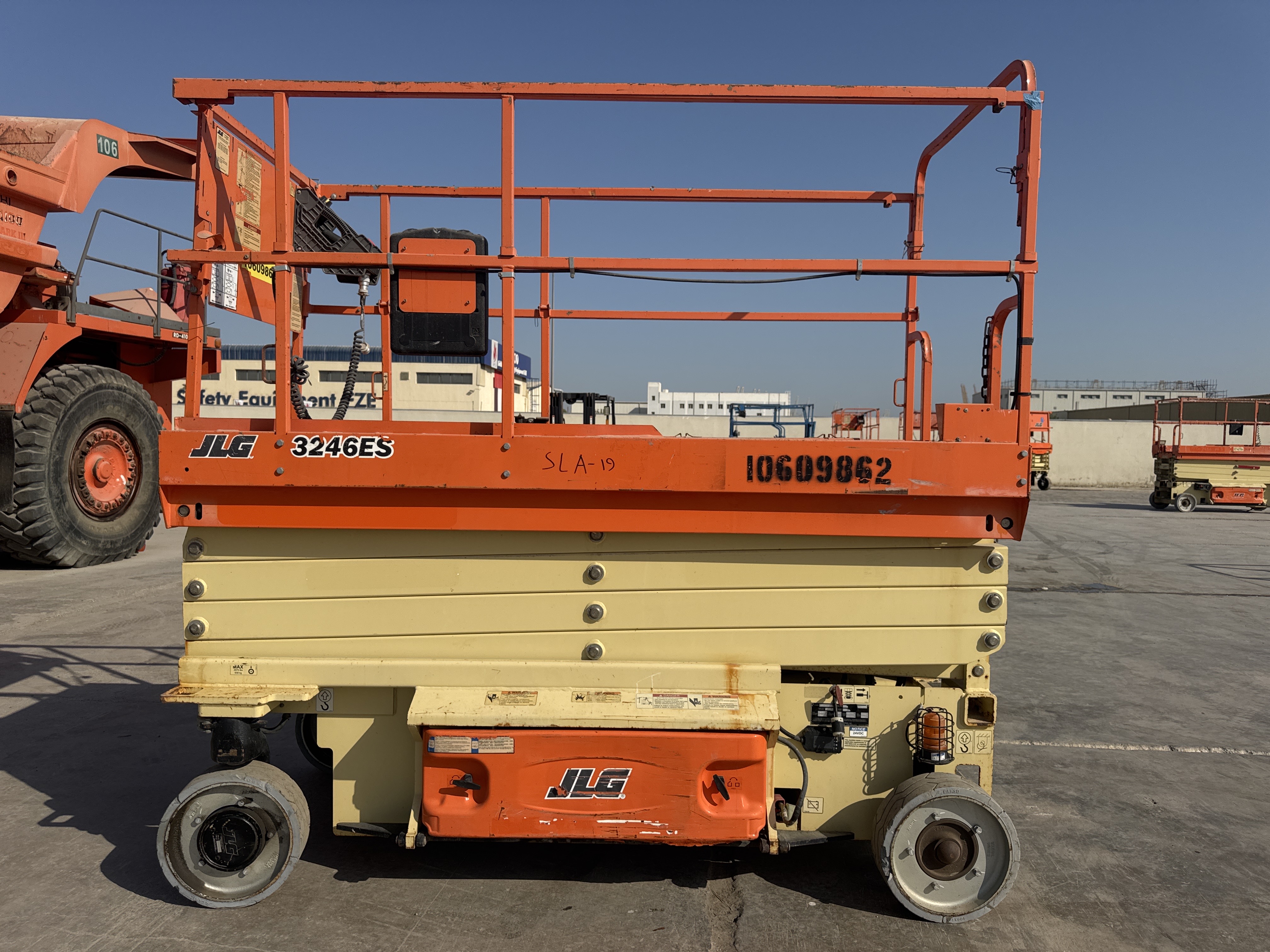 SLA-019-JLG-3246ES-Scissor-lifts-inspection-Structure-Paint-1