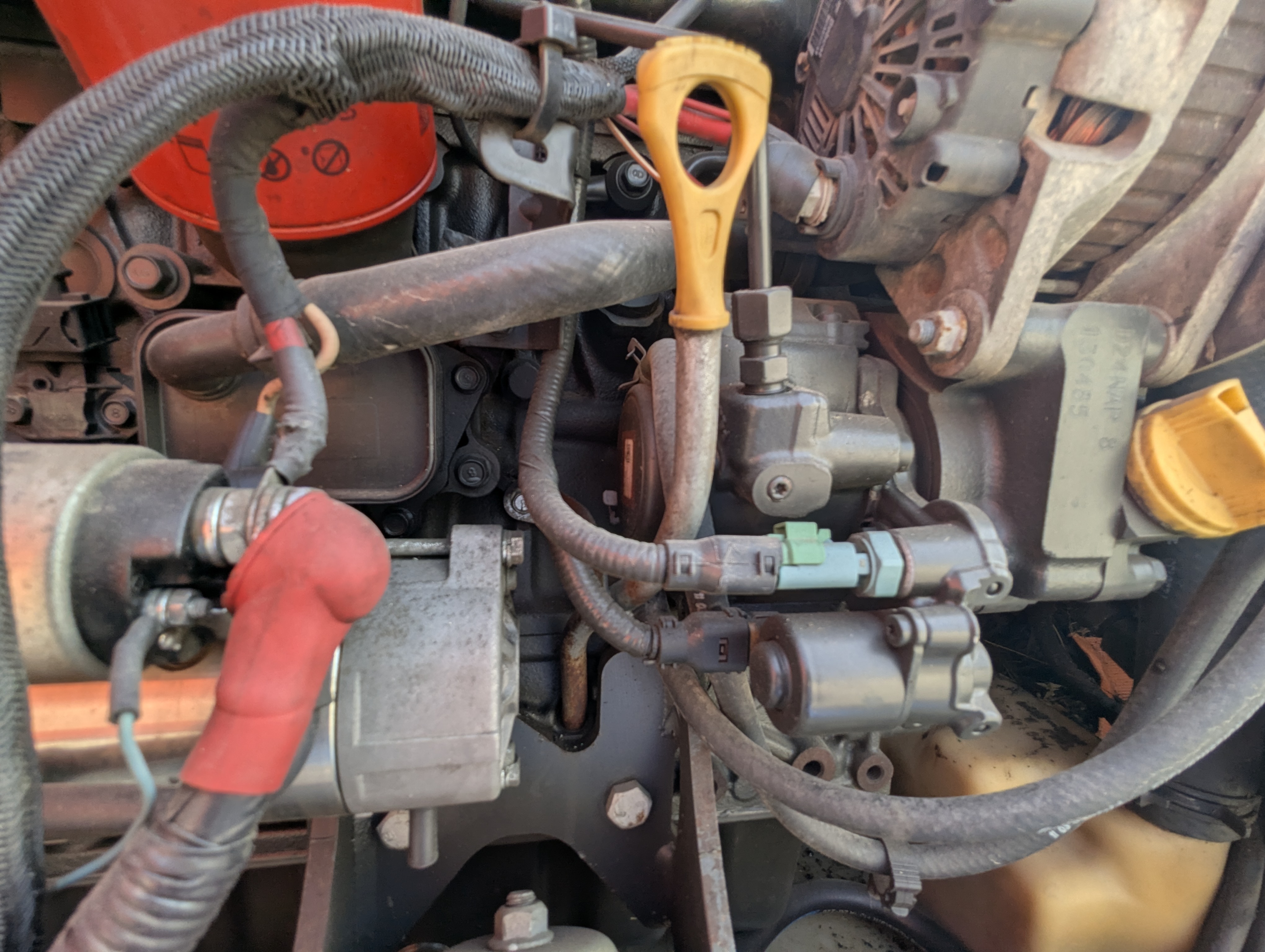 SSL-018-بوبكات-S570-لوادر-انزلاقية-بعجلات-فحص-المحرك-الخراطيم-1
