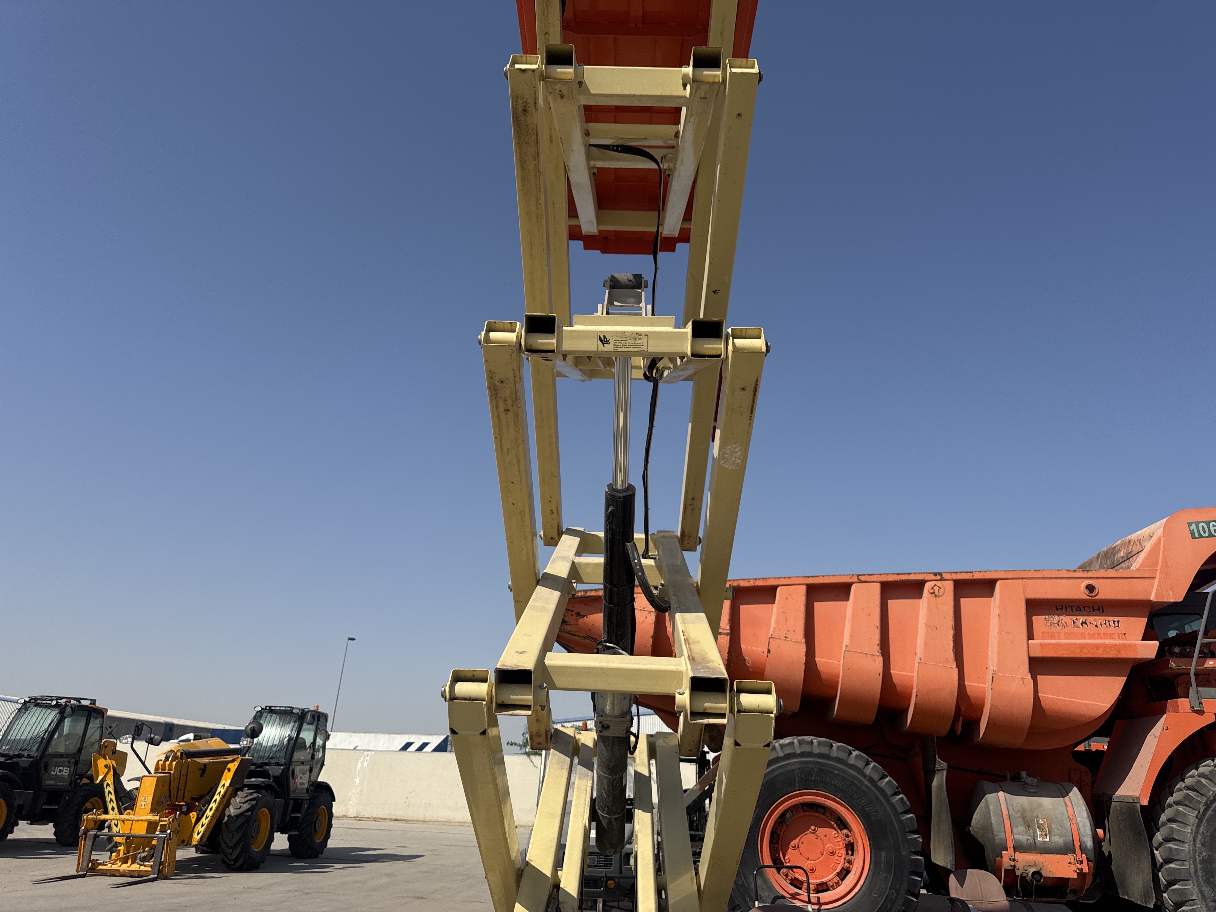SLA-019-JLG-3246ES-Scissor-lifts-inspection-Structure-Scissor-arms-1