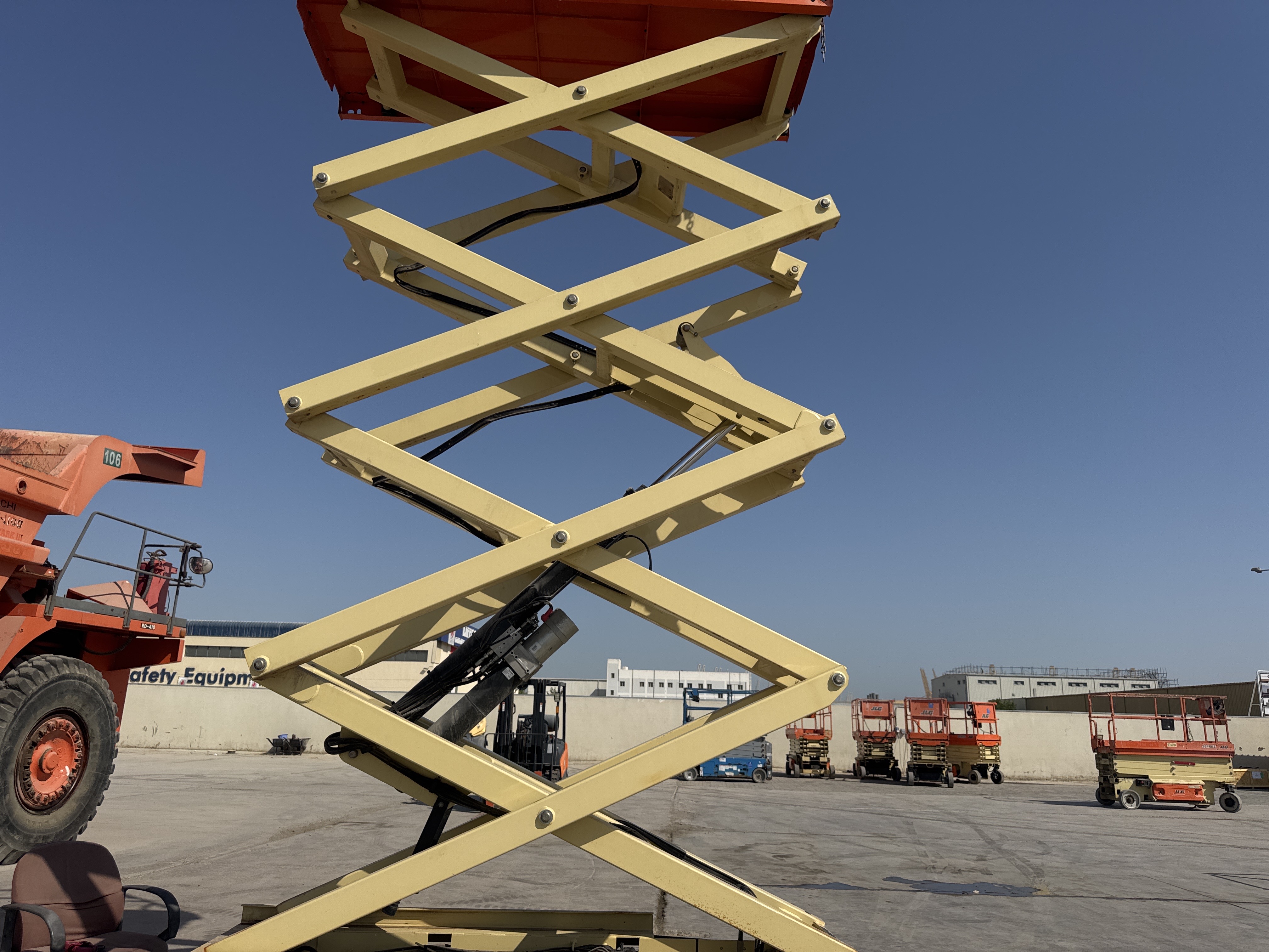 SLA-019-JLG-3246ES-Scissor-lifts-inspection-Structure-Scissor-arms-1