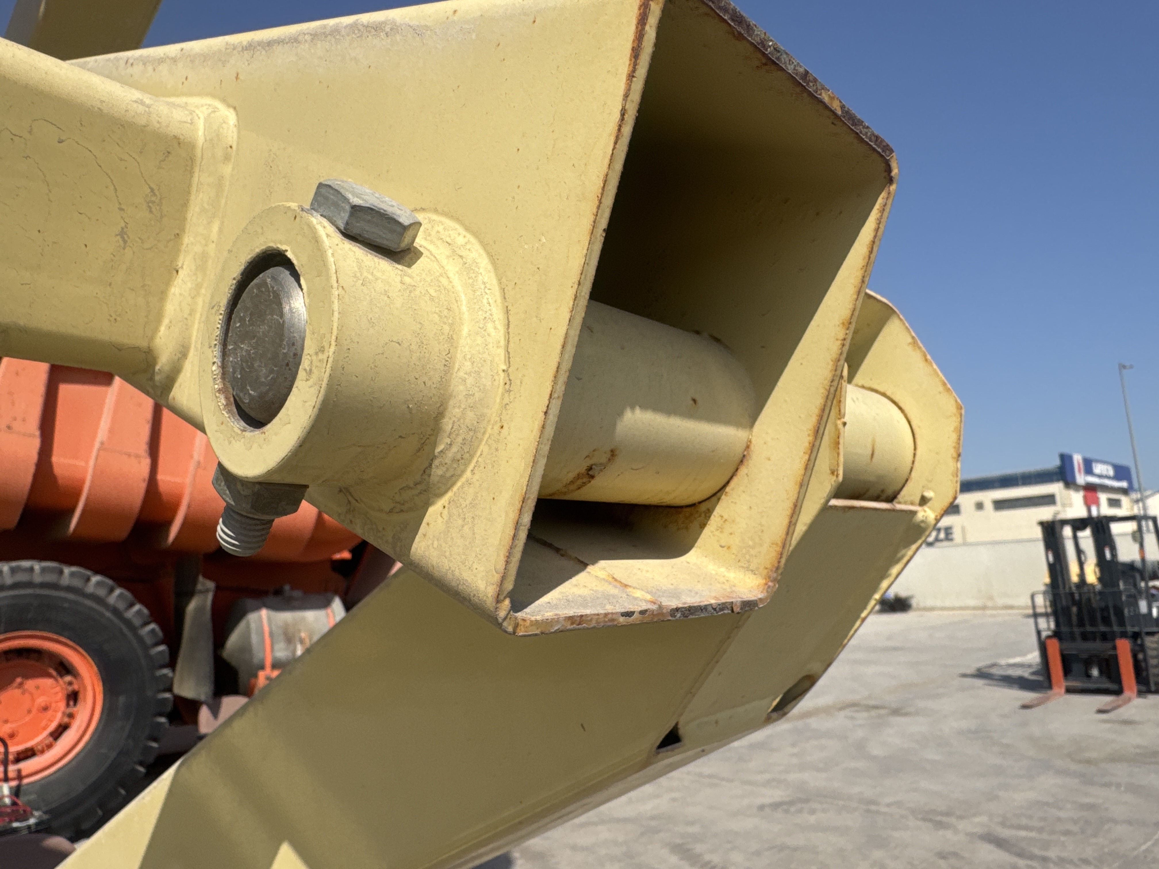 SLA-019-JLG-3246ES-Scissor-lifts-inspection-Structure-Pin-connections-1