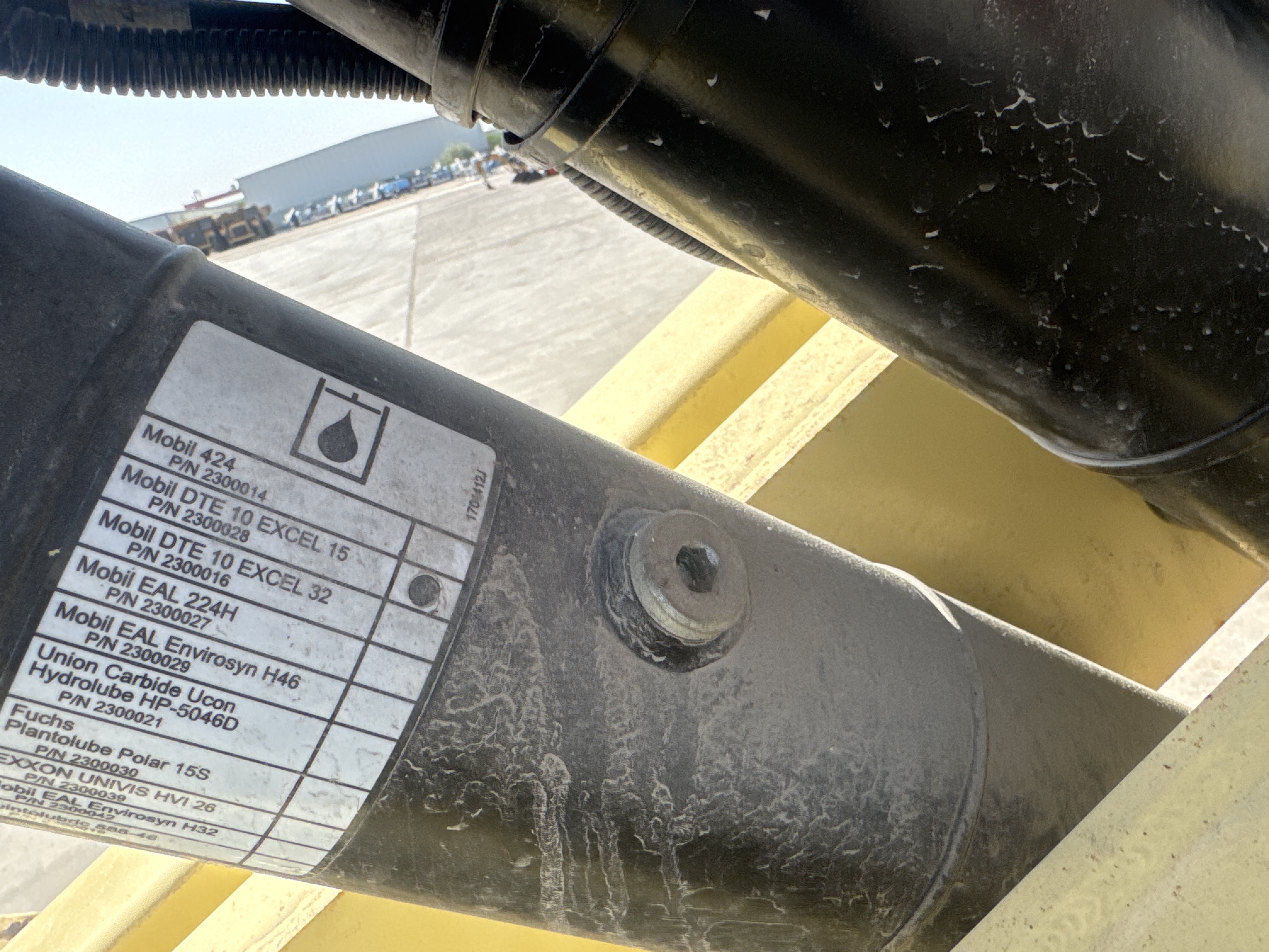 SLA-019-JLG-3246ES-Scissor-lifts-inspection-Hydraulics-Hydraulic-Tank-1