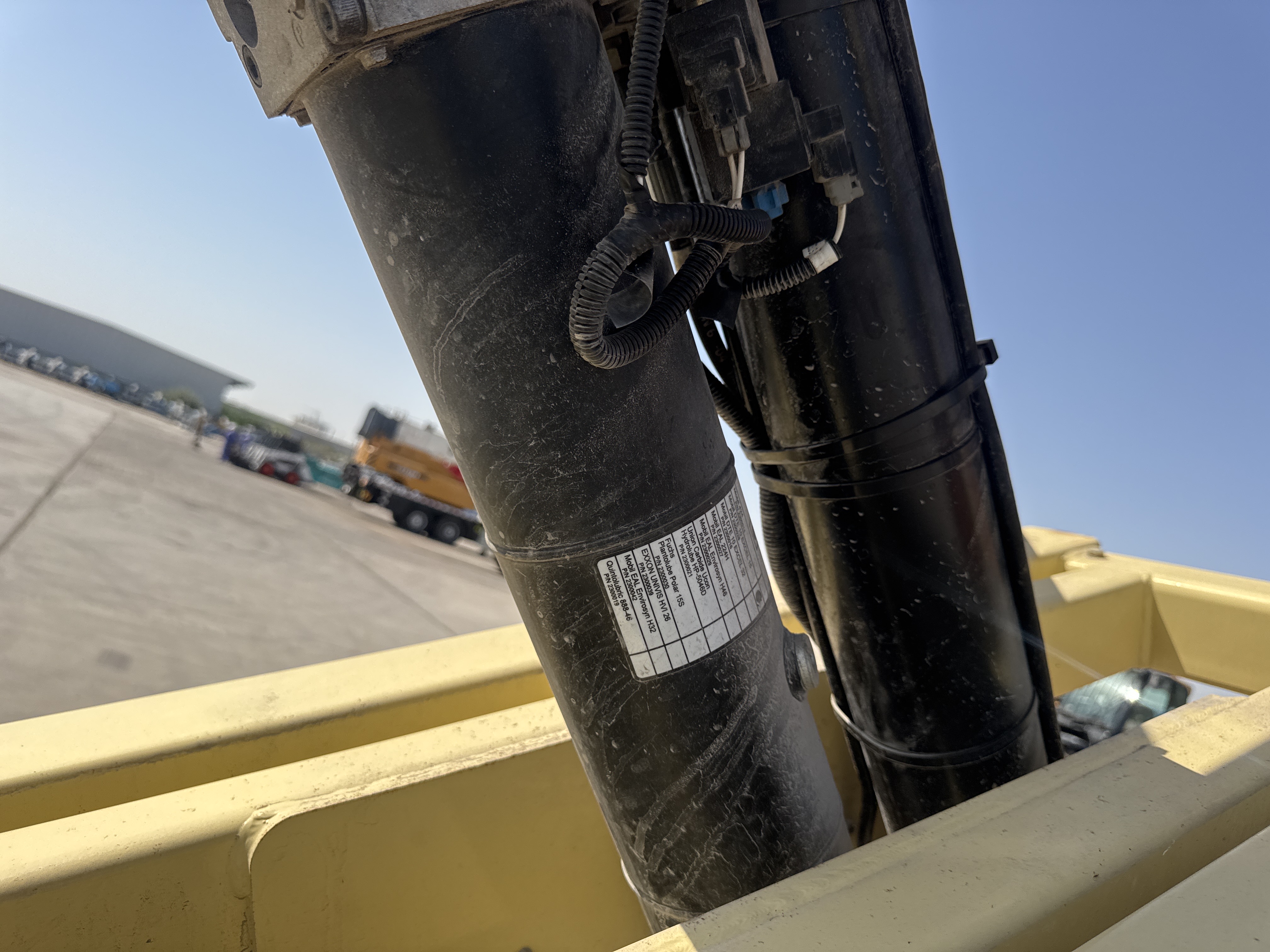 SLA-019-JLG-3246ES-Scissor-lifts-inspection-Hydraulics-Hydraulic-Tank-1