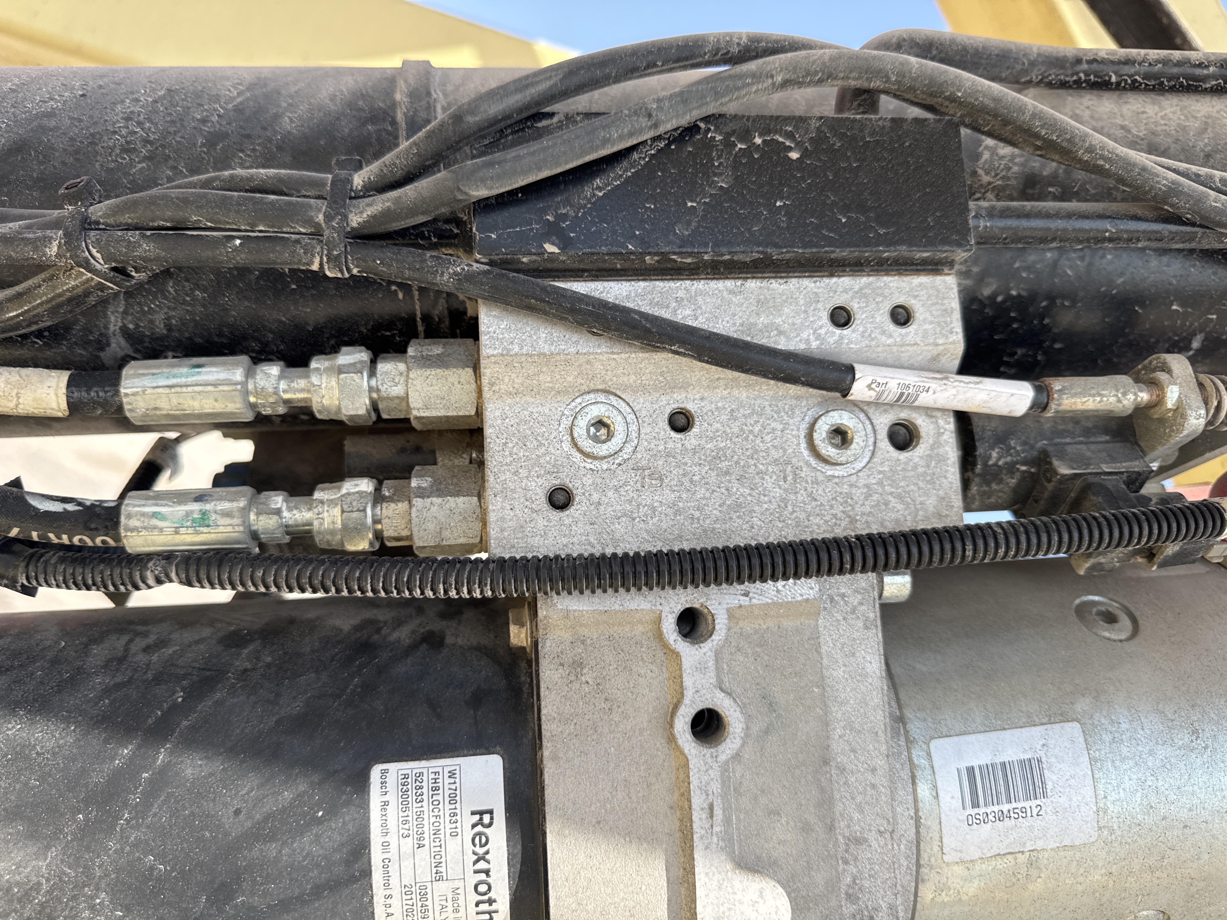 SLA-019-JLG-3246ES-Scissor-lifts-inspection-Hydraulics-Hydraulic-pump-1