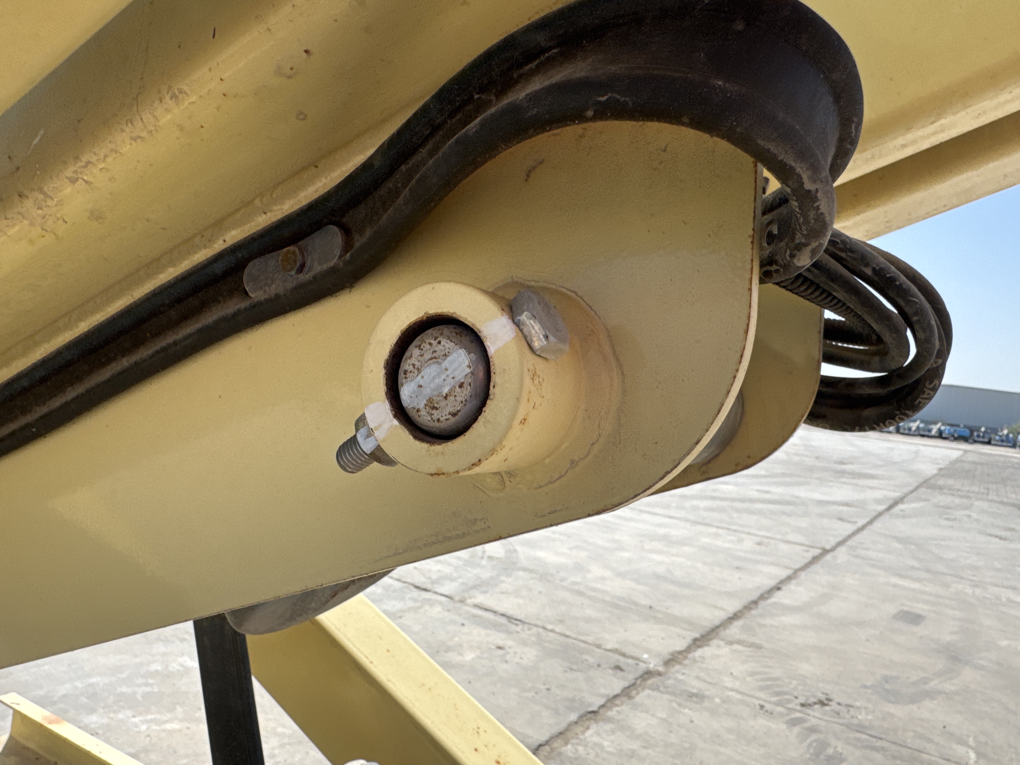 SLA-019-JLG-3246ES-Scissor-lifts-inspection-Hydraulics-Hydraulic-pins-/-locks-1