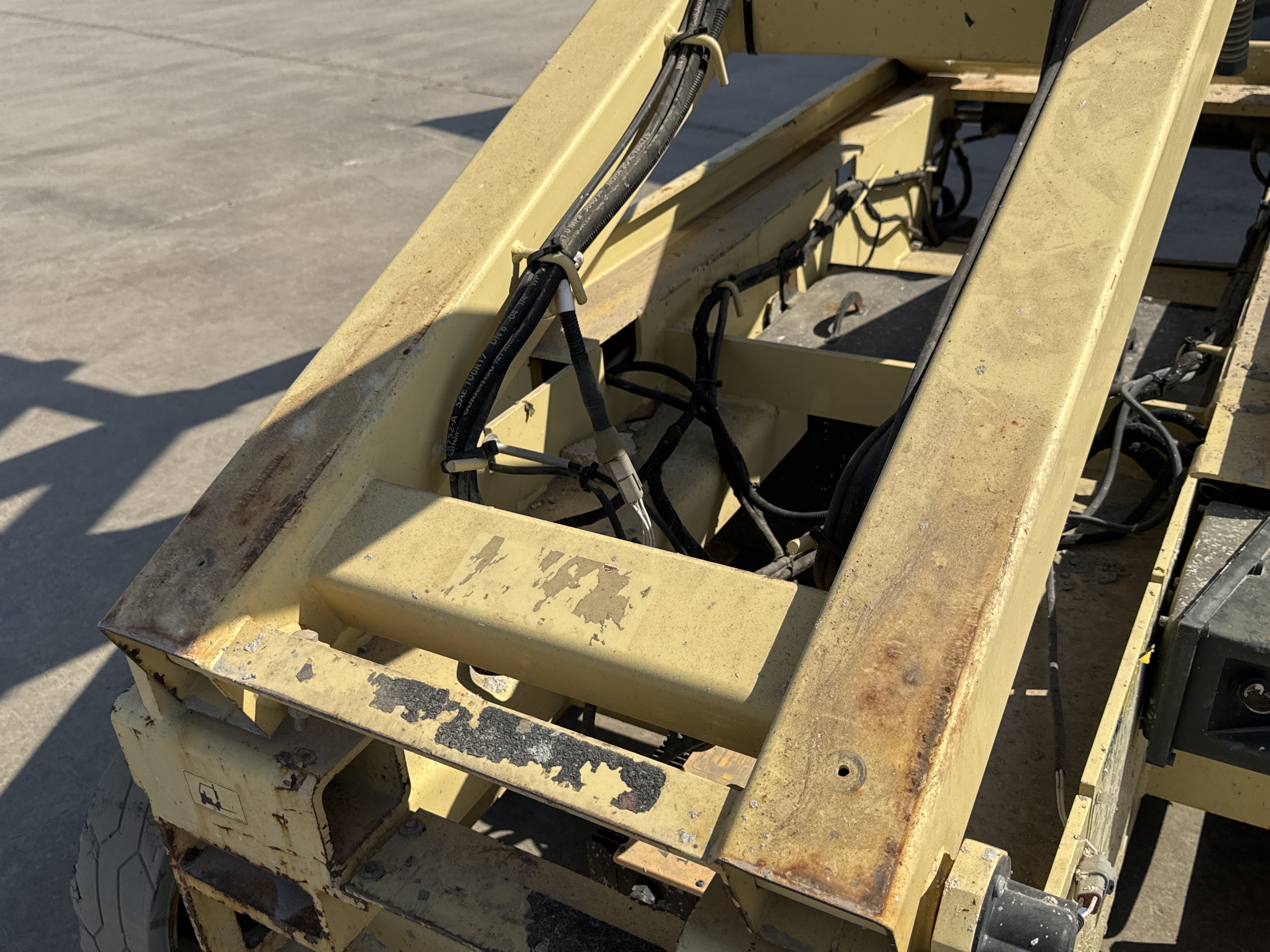 SLA-020-JLG-3246ES-Scissor-lifts-inspection-Structure-Scissor-arms-1