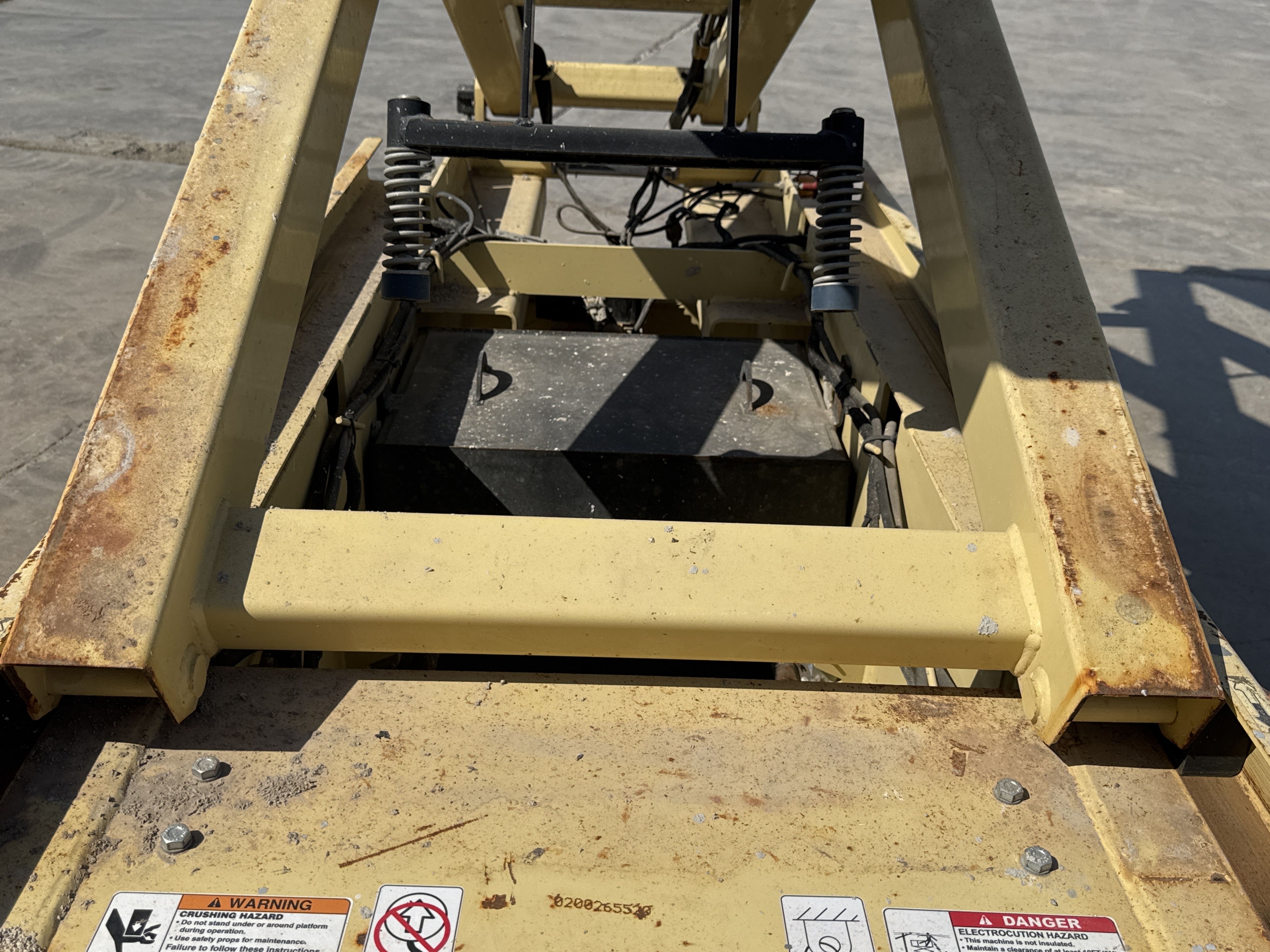 SLA-020-JLG-3246ES-Scissor-lifts-inspection-Structure-Scissor-arms-1
