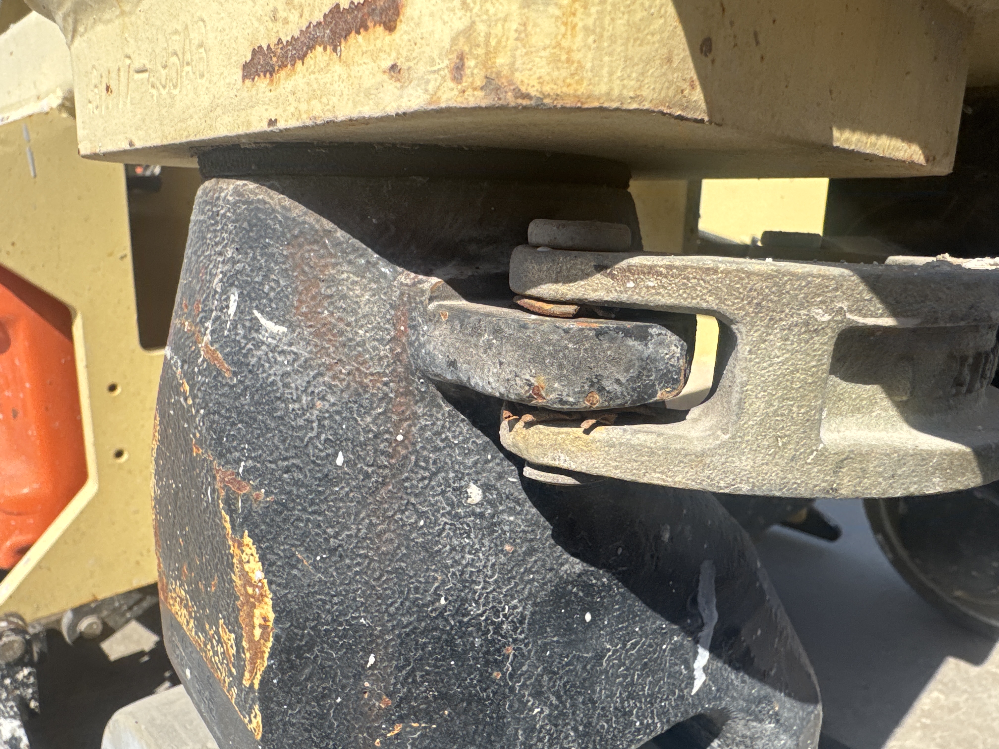 SLA-020-JLG-3246ES-Scissor-lifts-inspection-Structure-Pin-connections-1