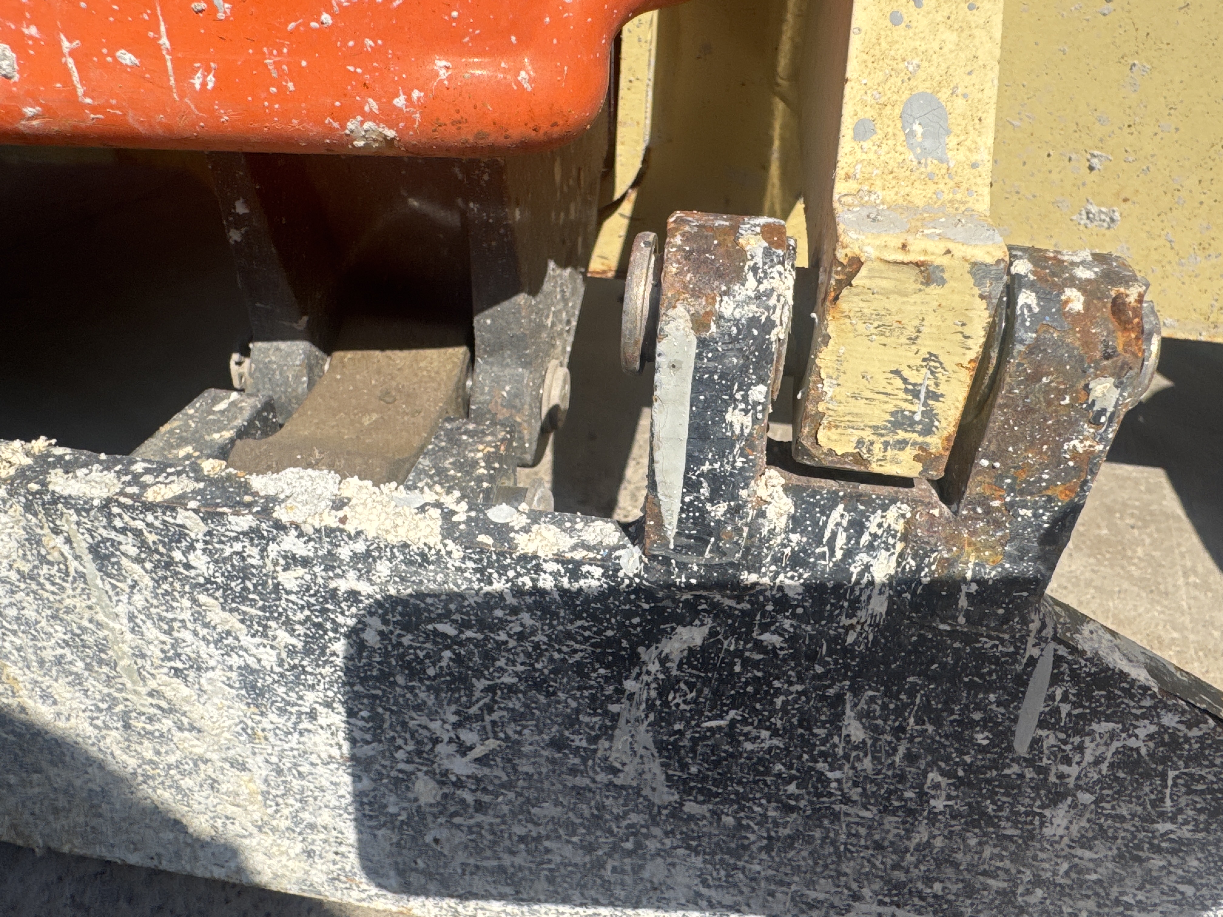 SLA-020-JLG-3246ES-Scissor-lifts-inspection-Structure-Pin-connections-1