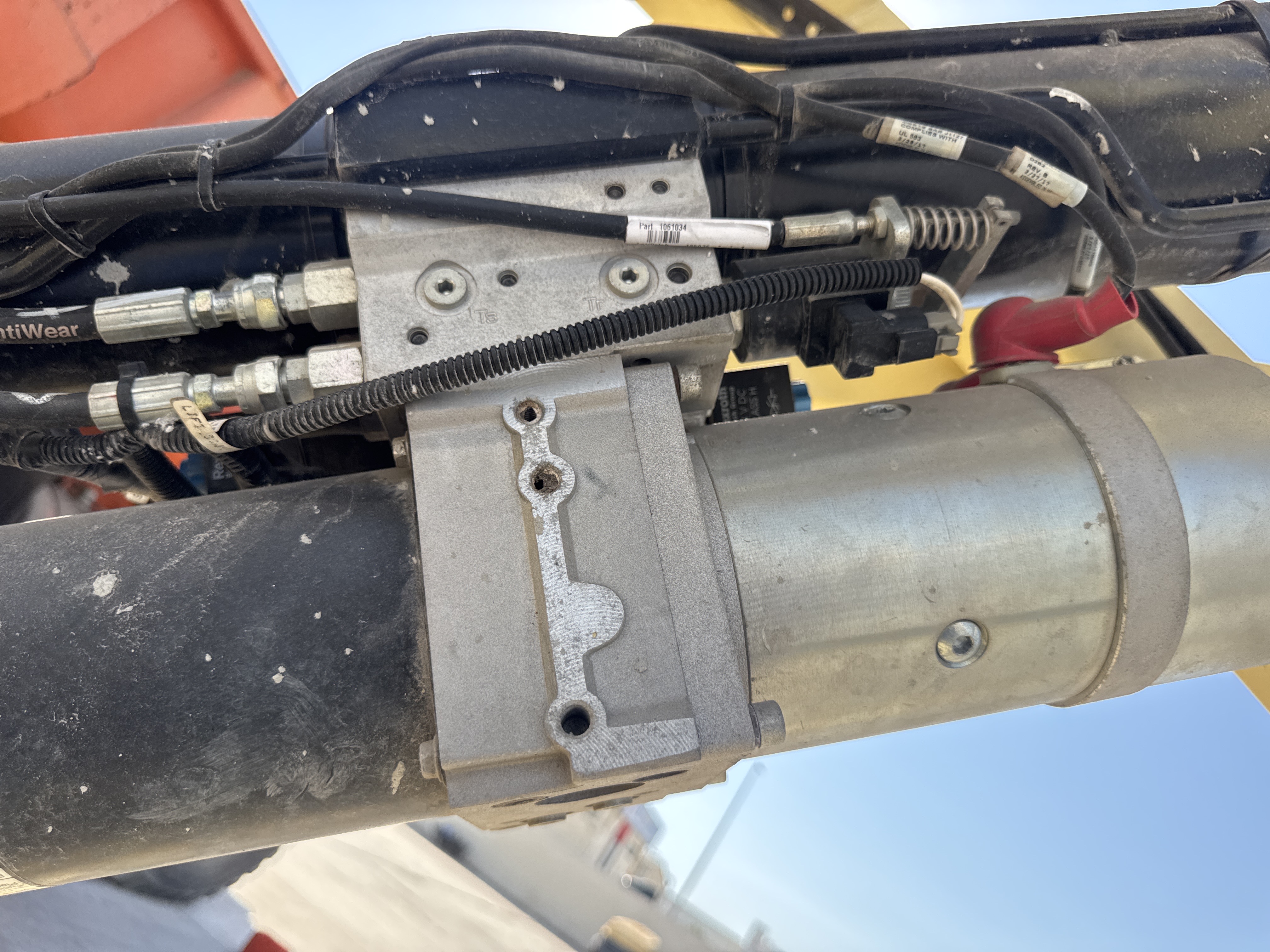 SLA-020-JLG-3246ES-Scissor-lifts-inspection-Hydraulics-Hydraulic-pump-1