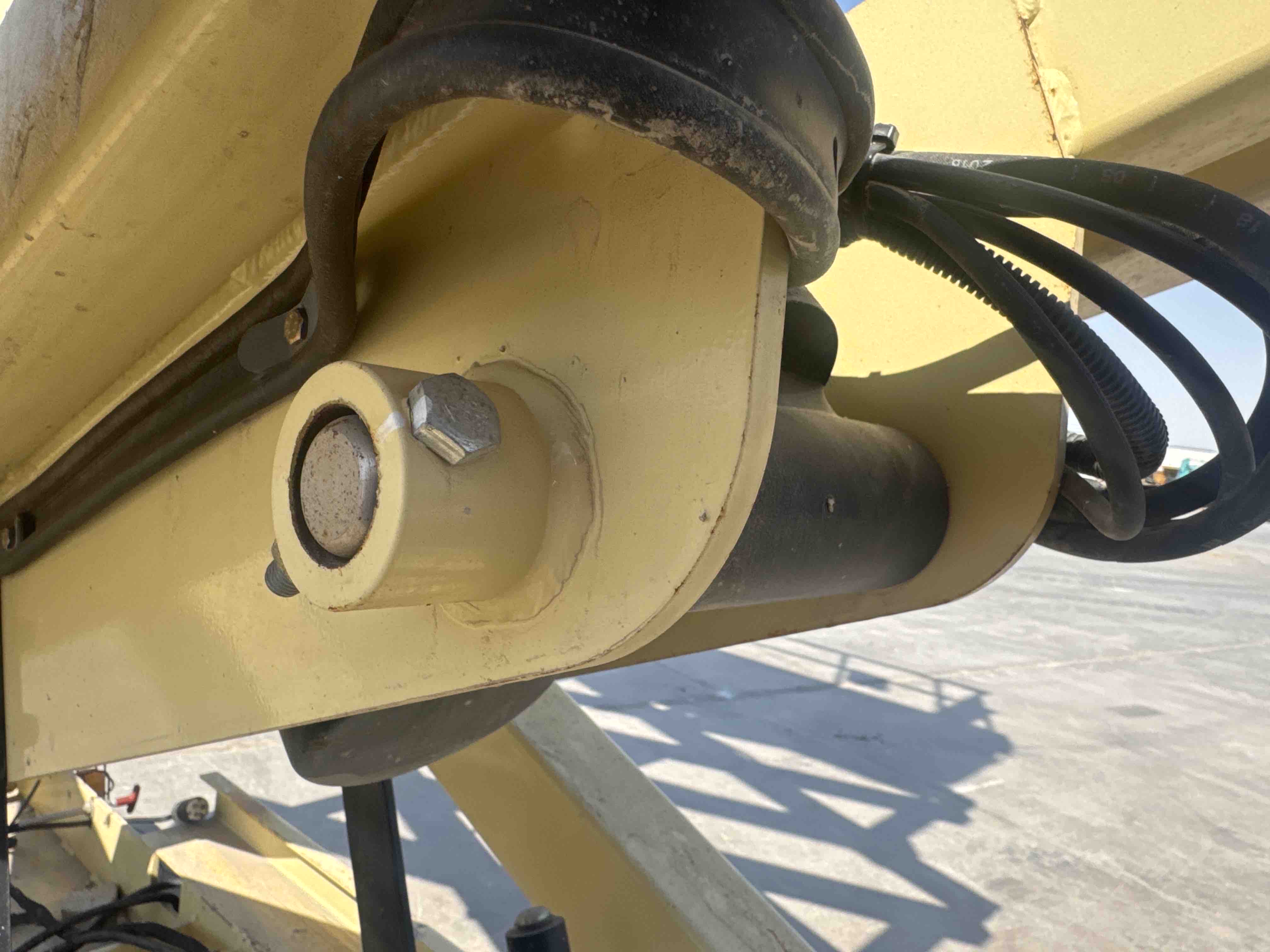 SLA-020-JLG-3246ES-Scissor-lifts-inspection-Hydraulics-Hydraulic-pins-/-locks-1