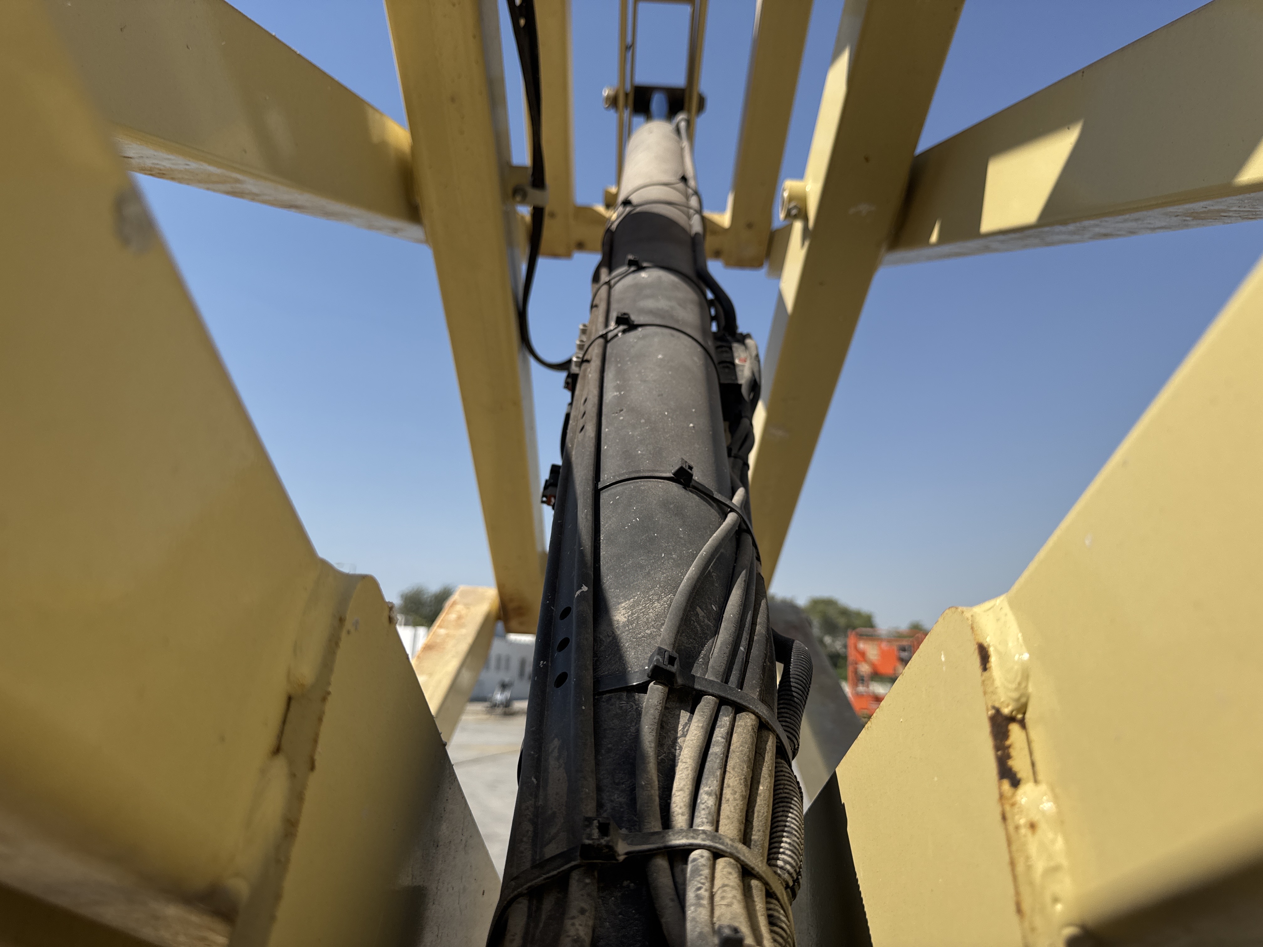 SLA-020-JLG-3246ES-Scissor-lifts-inspection-Hydraulics-Scissor-cylinders-1