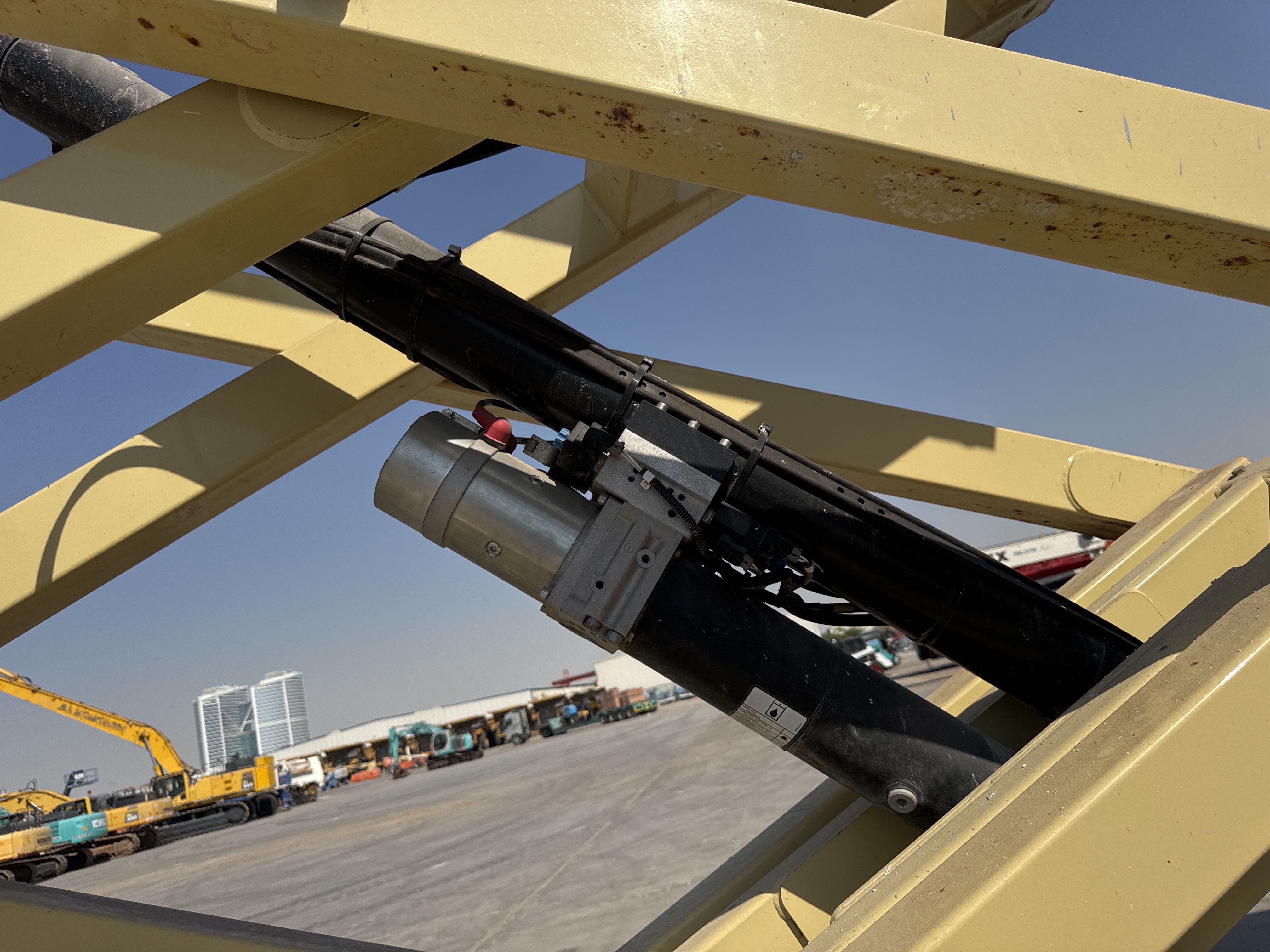 SLA-020-JLG-3246ES-Scissor-lifts-inspection-Hydraulics-Scissor-cylinders-1