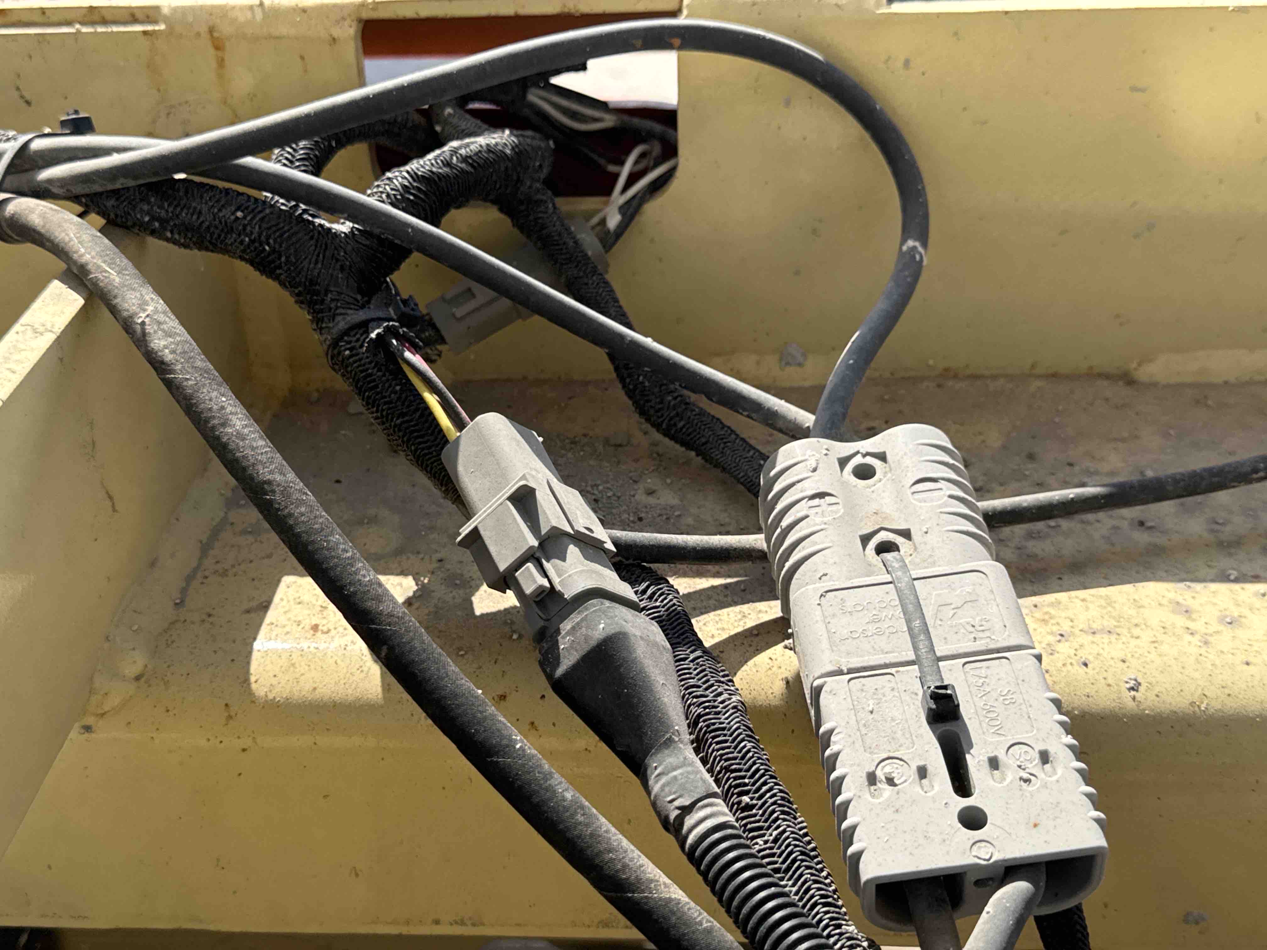 SLA-020-JLG-3246ES-Scissor-lifts-inspection-Electronics-Main-harness-1