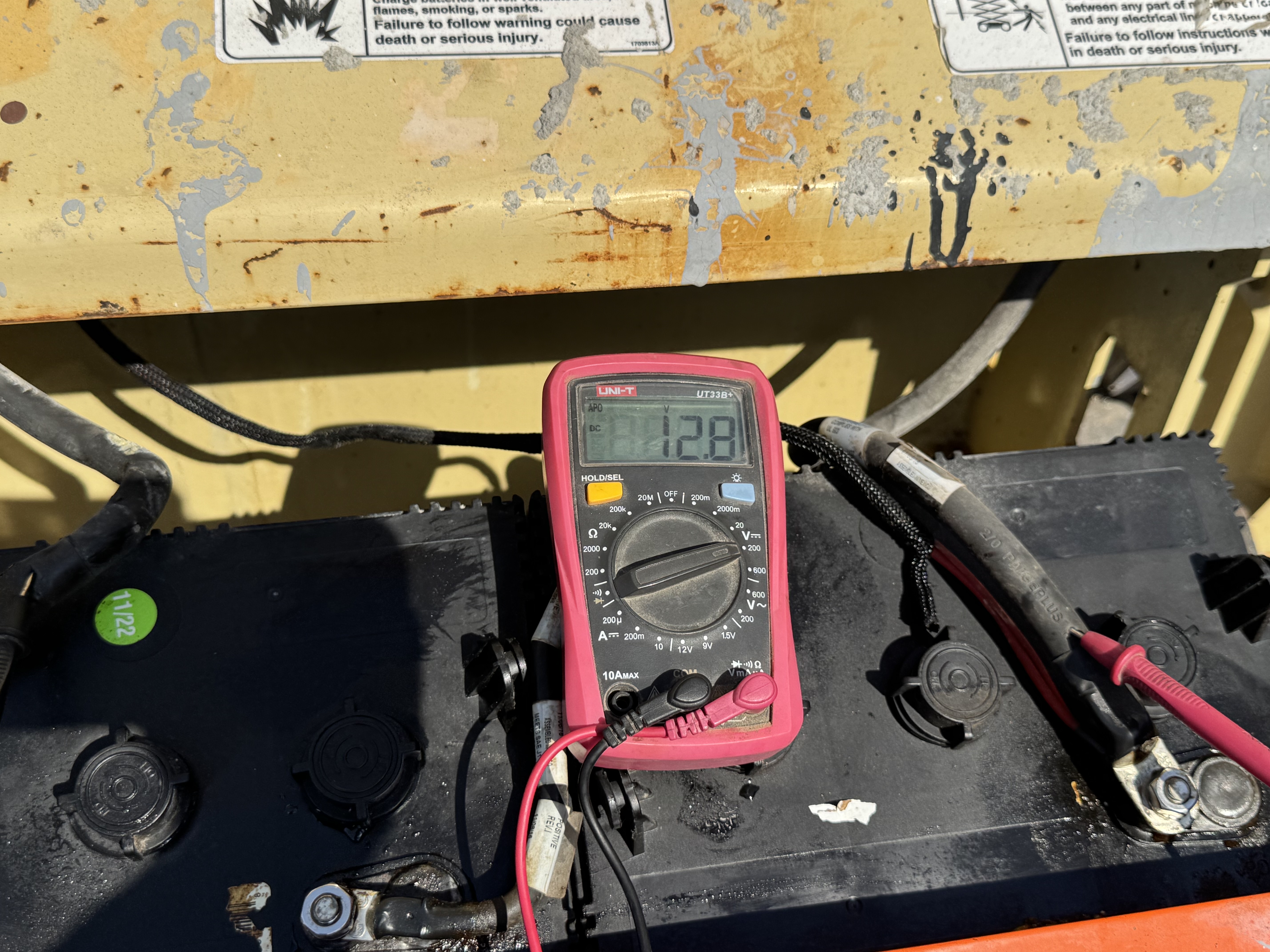 SLA-020-JLG-3246ES-Scissor-lifts-inspection-Electronics-Battery-1