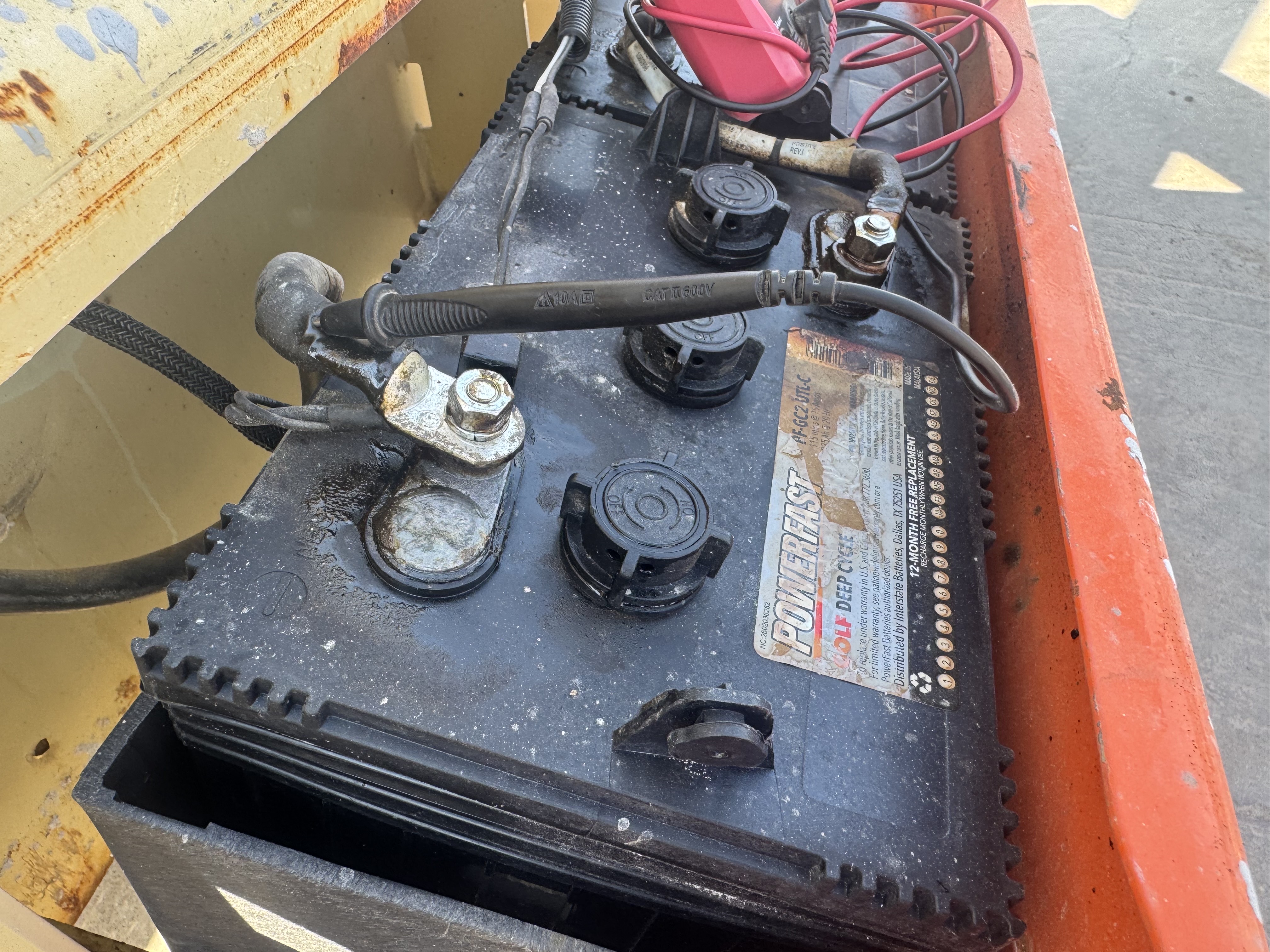 SLA-020-JLG-3246ES-Scissor-lifts-inspection-Electronics-Battery-1
