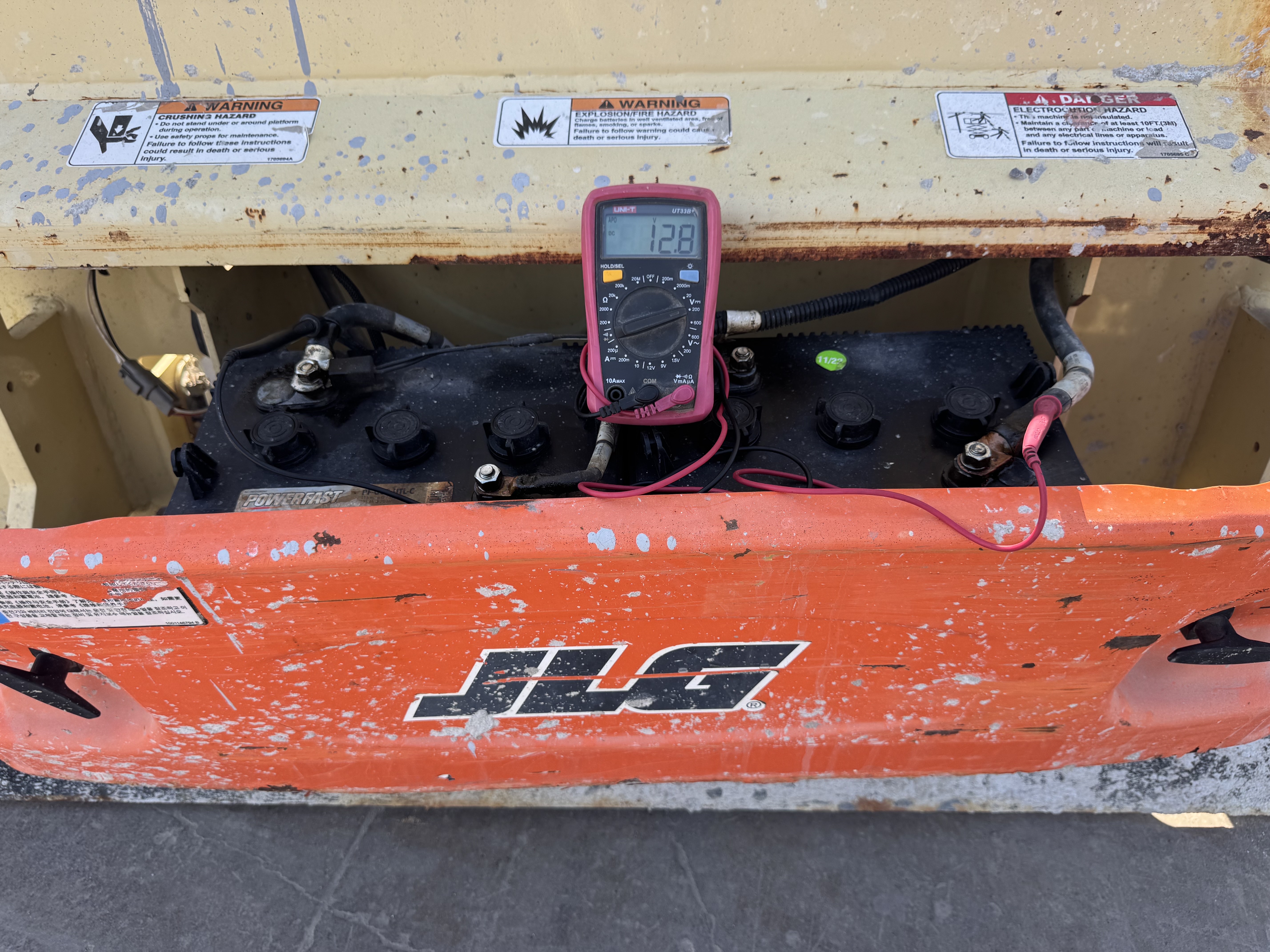SLA-020-JLG-3246ES-Scissor-lifts-inspection-Electronics-Battery-1