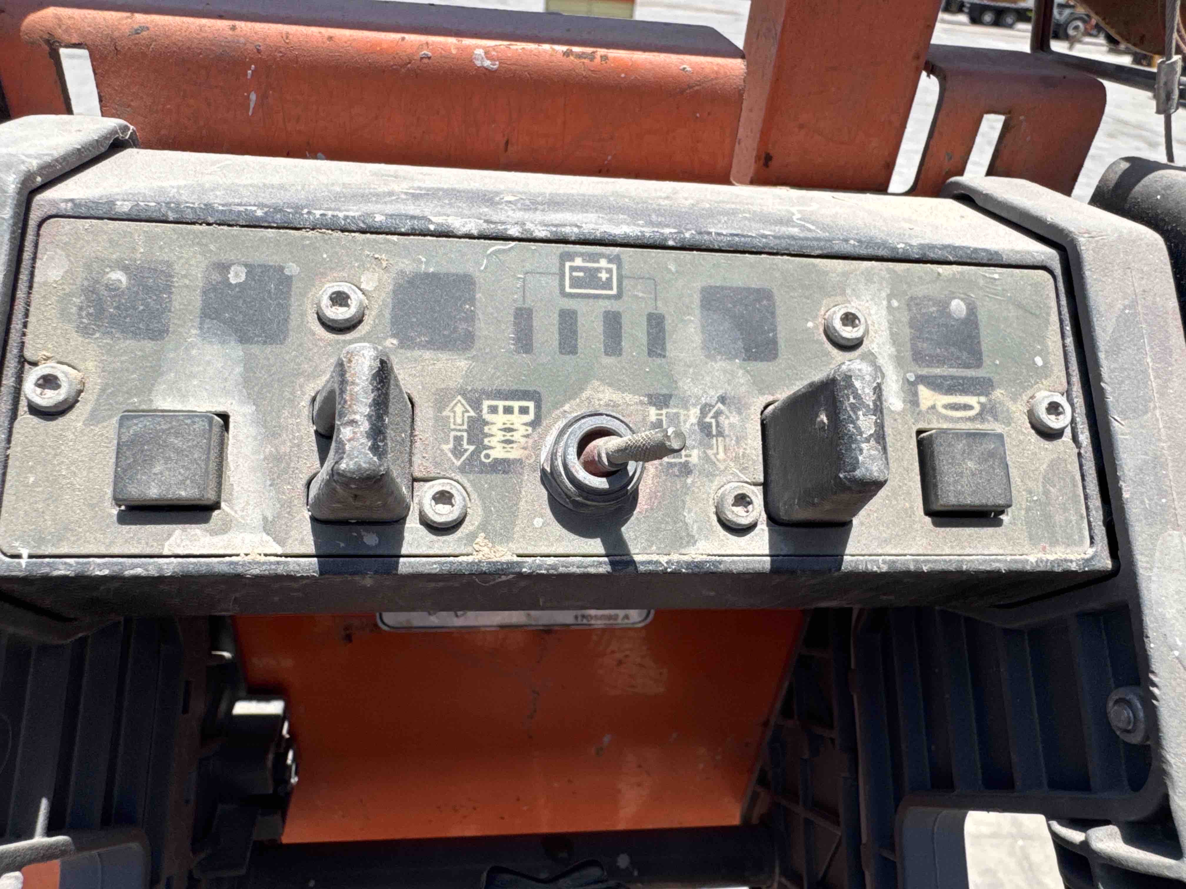 SLA-020-JLG-3246ES-Scissor-lifts-inspection-Electronics-Electronic-instrument-board-1