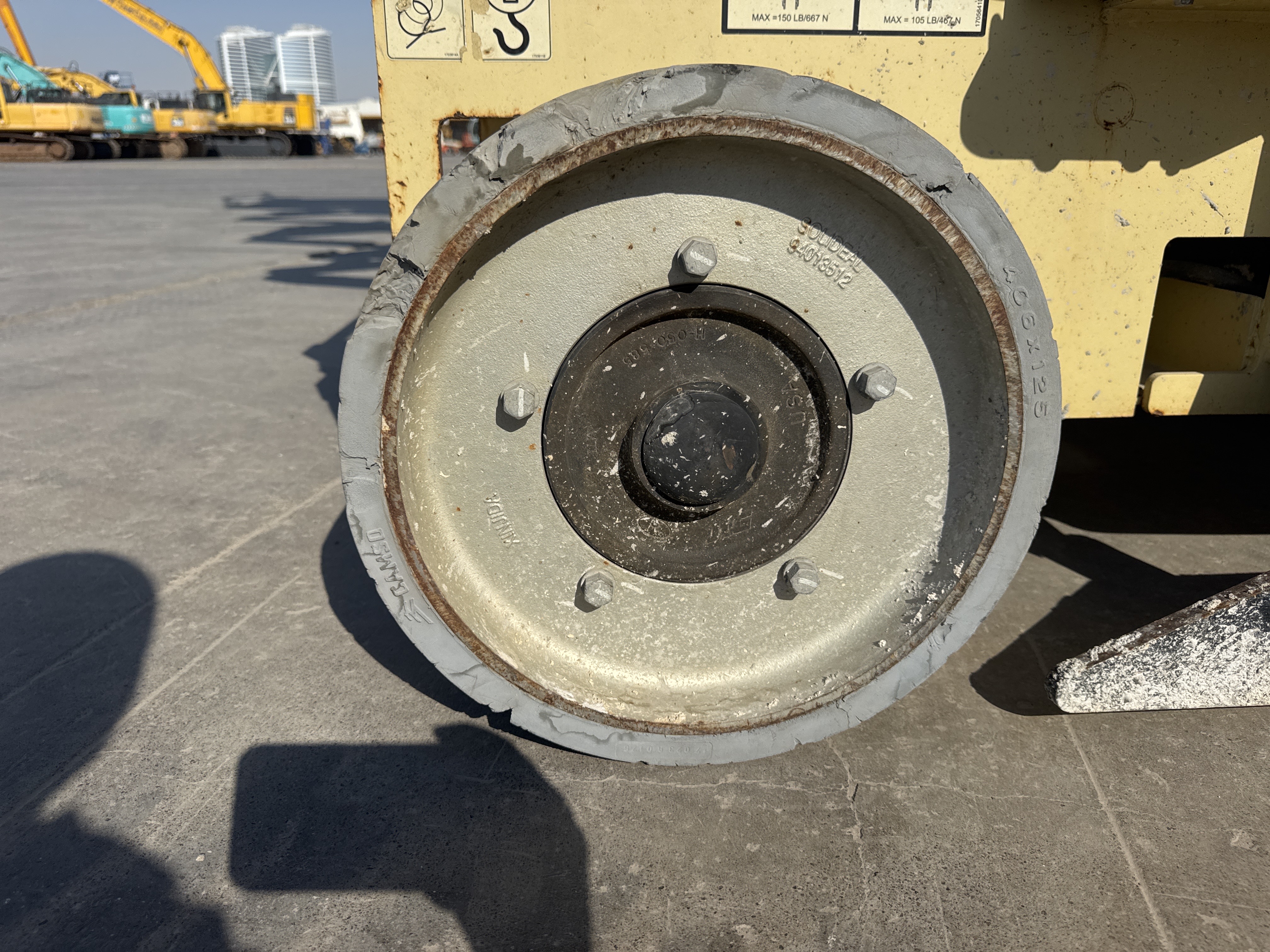 SLA-020-JLG-3246ES-Scissor-lifts-inspection-Chassis-Wheel-hub-condition-1