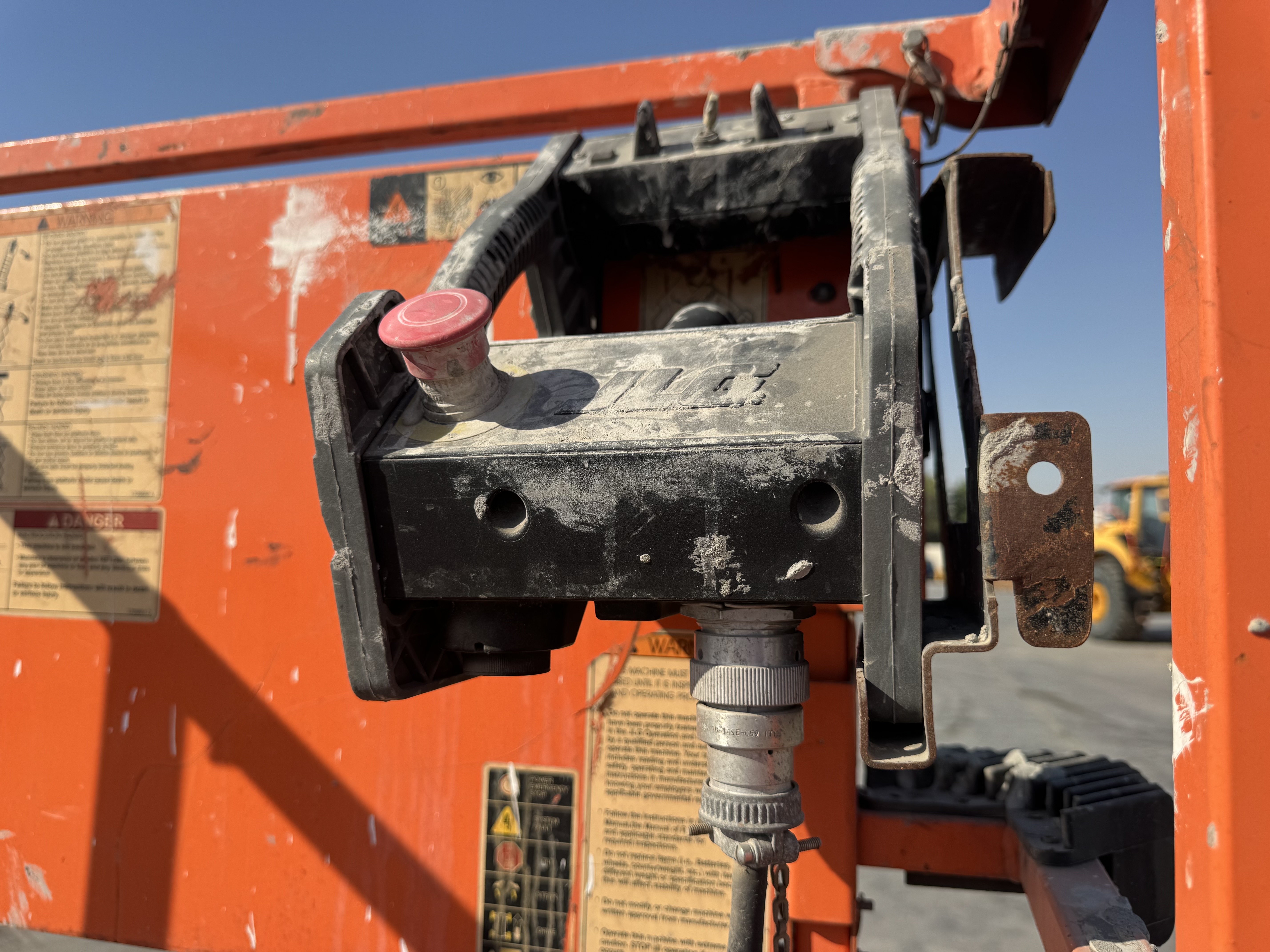 SLA-021-JLG-3246ES-Scissor-lifts-inspection-Cabin-Platform-control-1