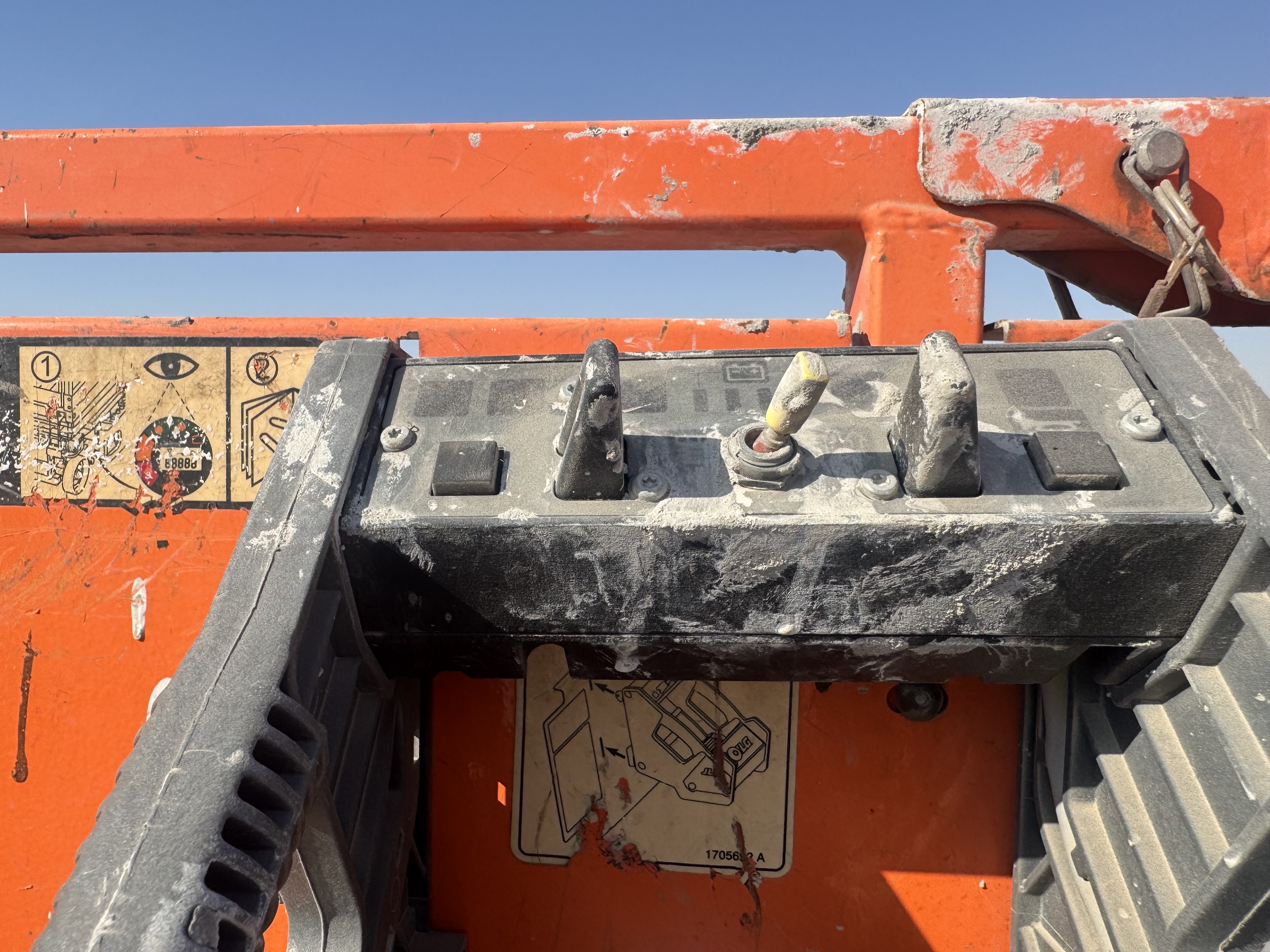 SLA-021-JLG-3246ES-Scissor-lifts-inspection-Cabin-Platform-control-1