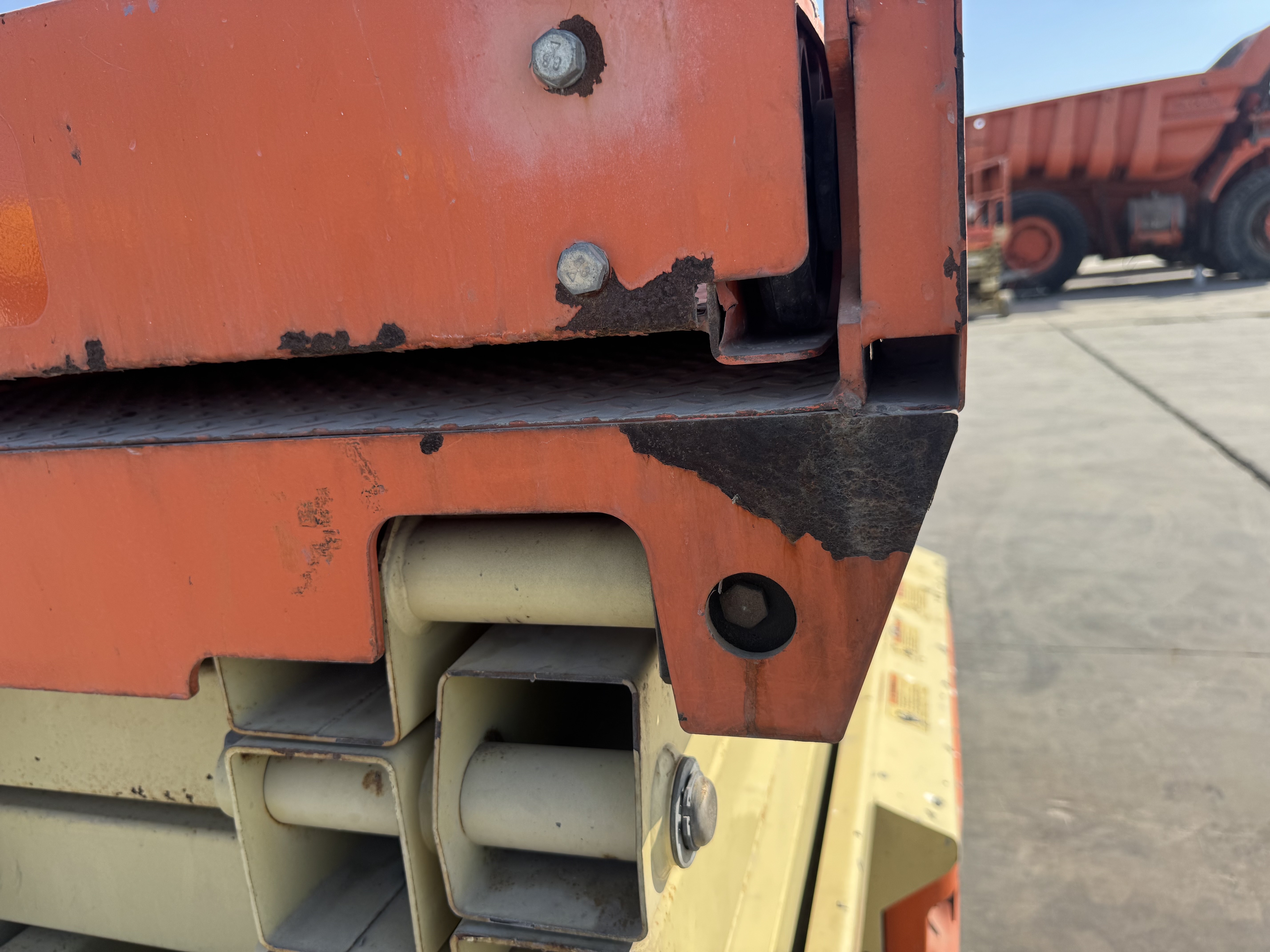 SLA-021-JLG-3246ES-Scissor-lifts-inspection-Structure-Paint-1