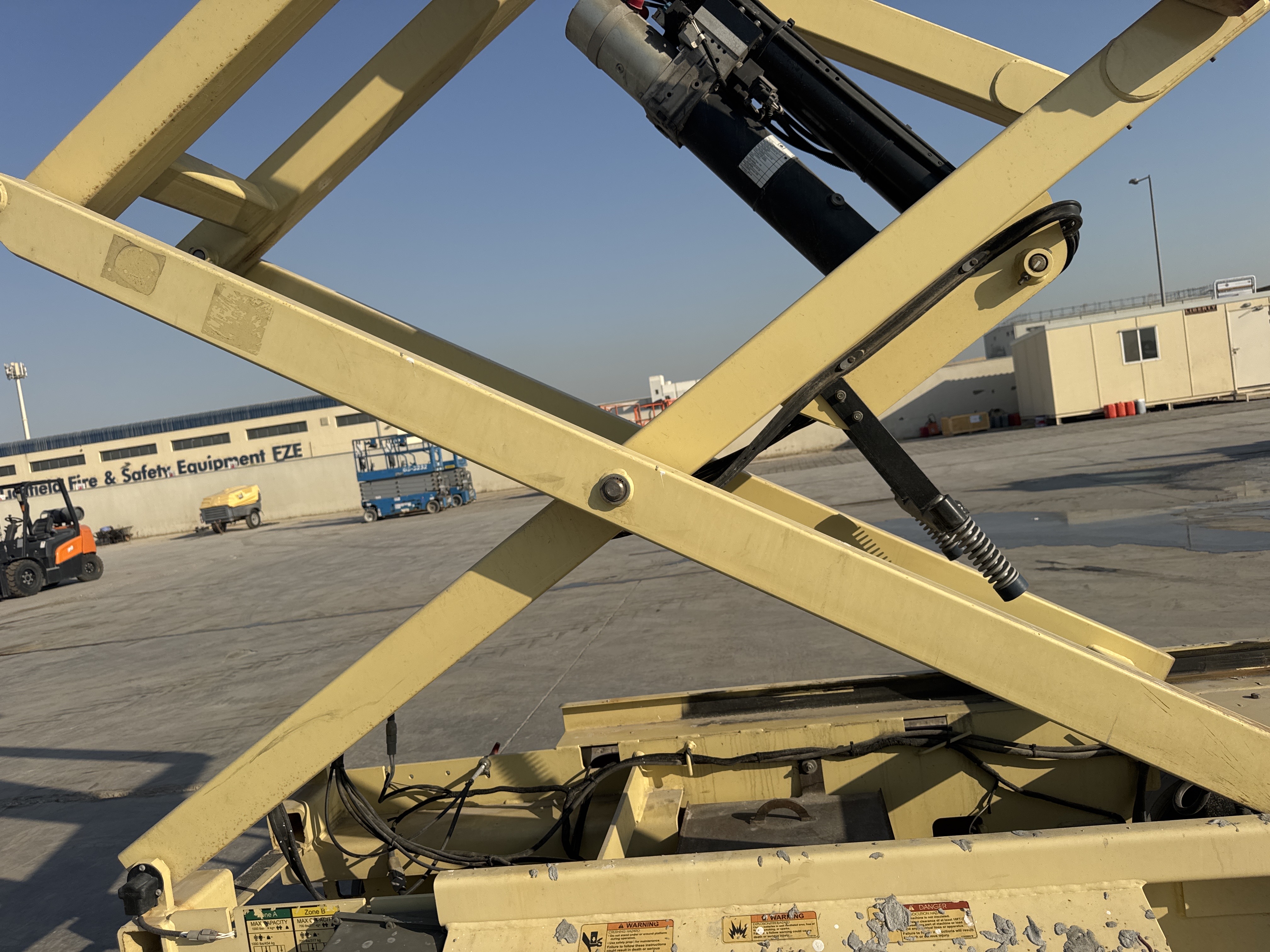 SLA-021-JLG-3246ES-Scissor-lifts-inspection-Structure-Scissor-arms-1