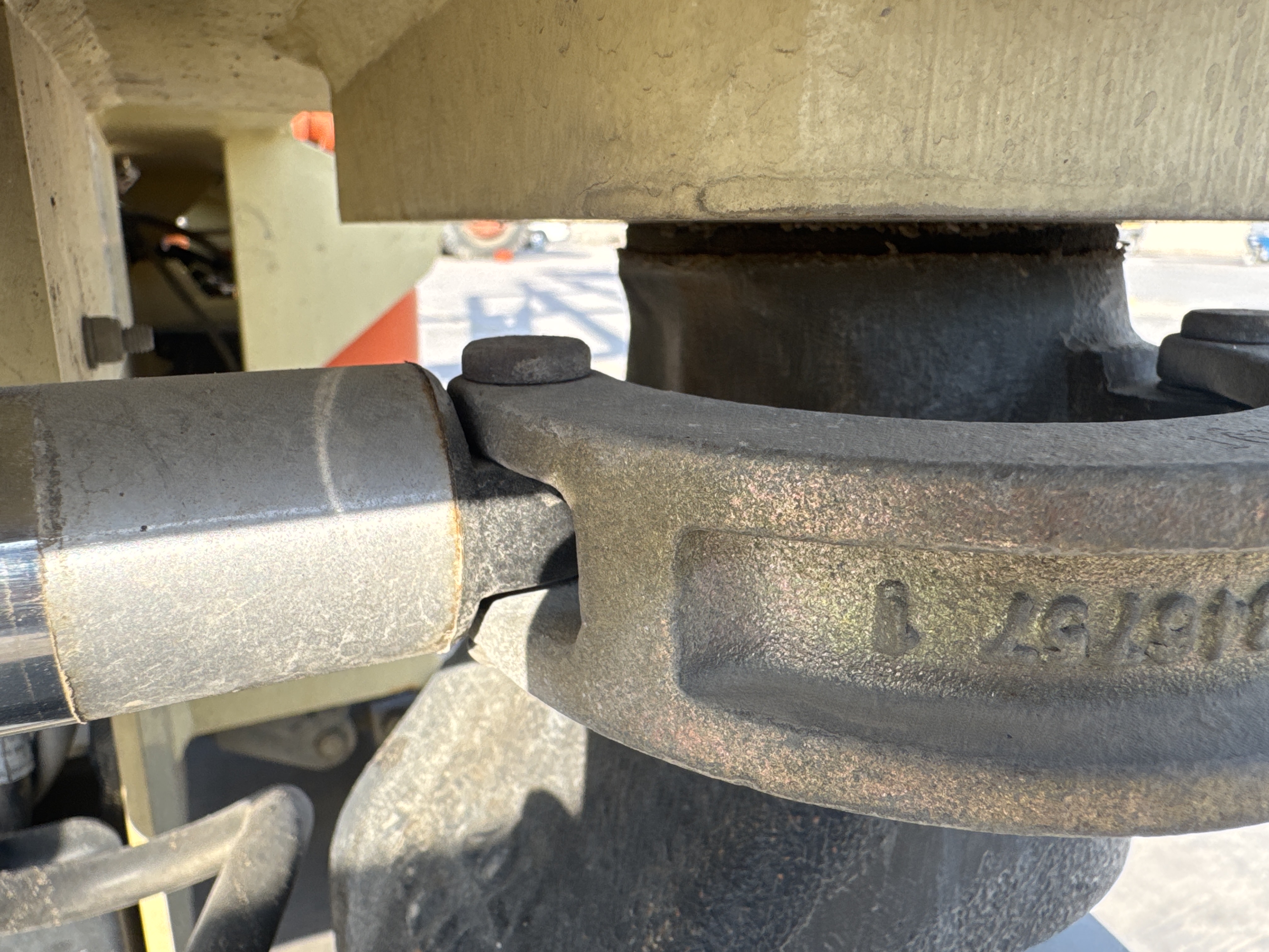 SLA-021-JLG-3246ES-Scissor-lifts-inspection-Hydraulics-Hydraulic-pins-/-locks-1