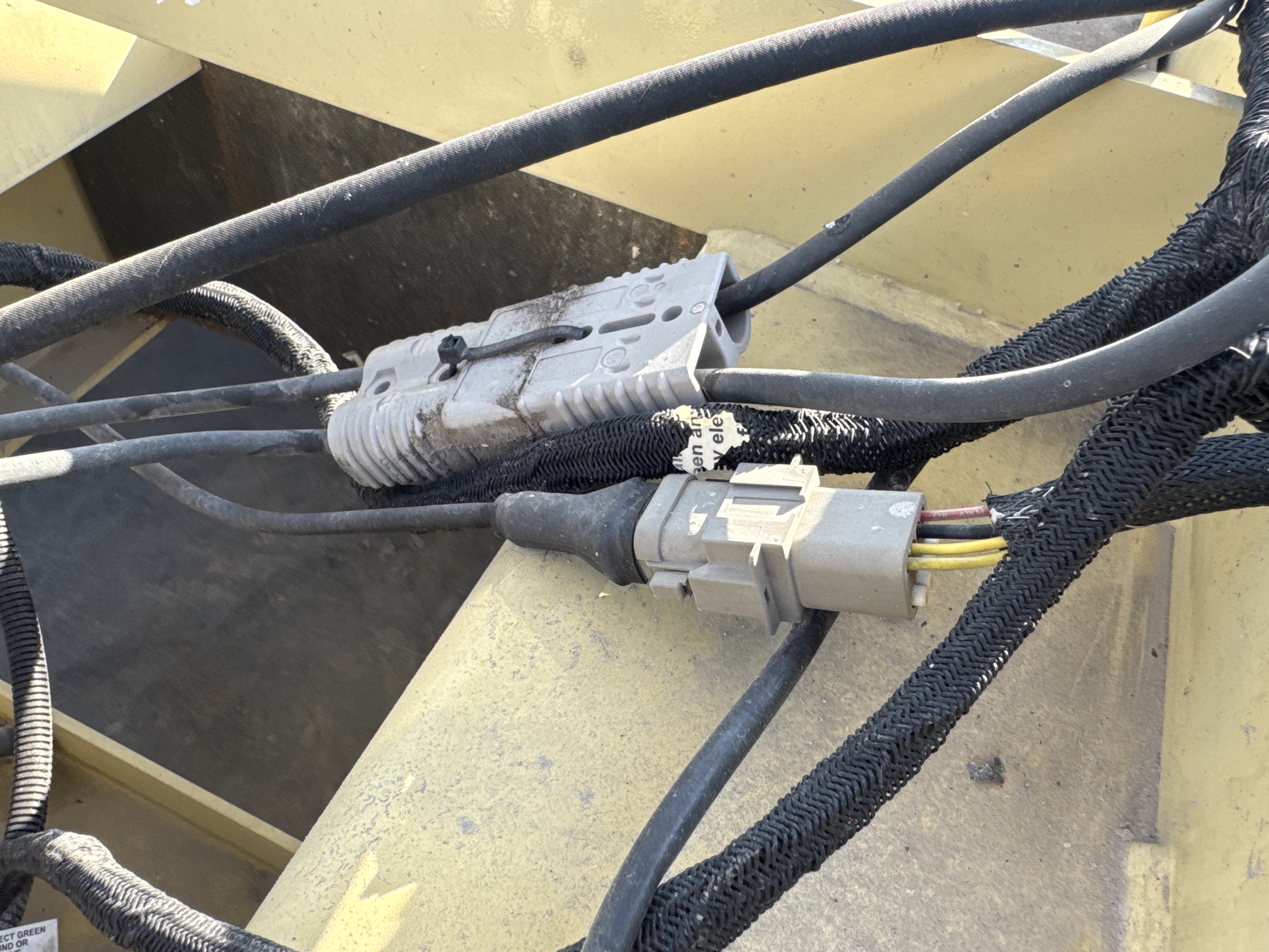 SLA-021-JLG-3246ES-Scissor-lifts-inspection-Electronics-Main-harness-1