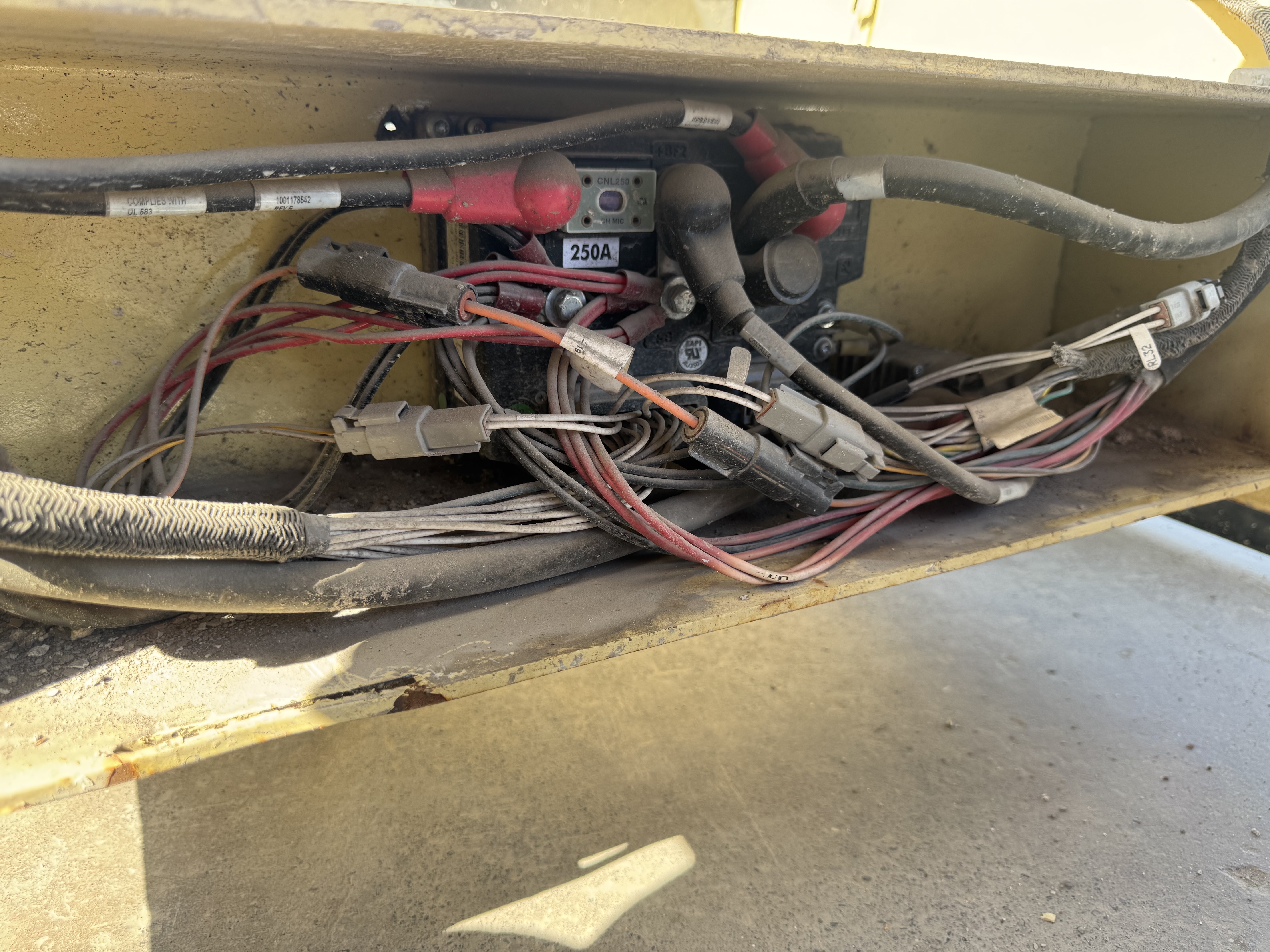 SLA-021-JLG-3246ES-Scissor-lifts-inspection-Electronics-Main-harness-1
