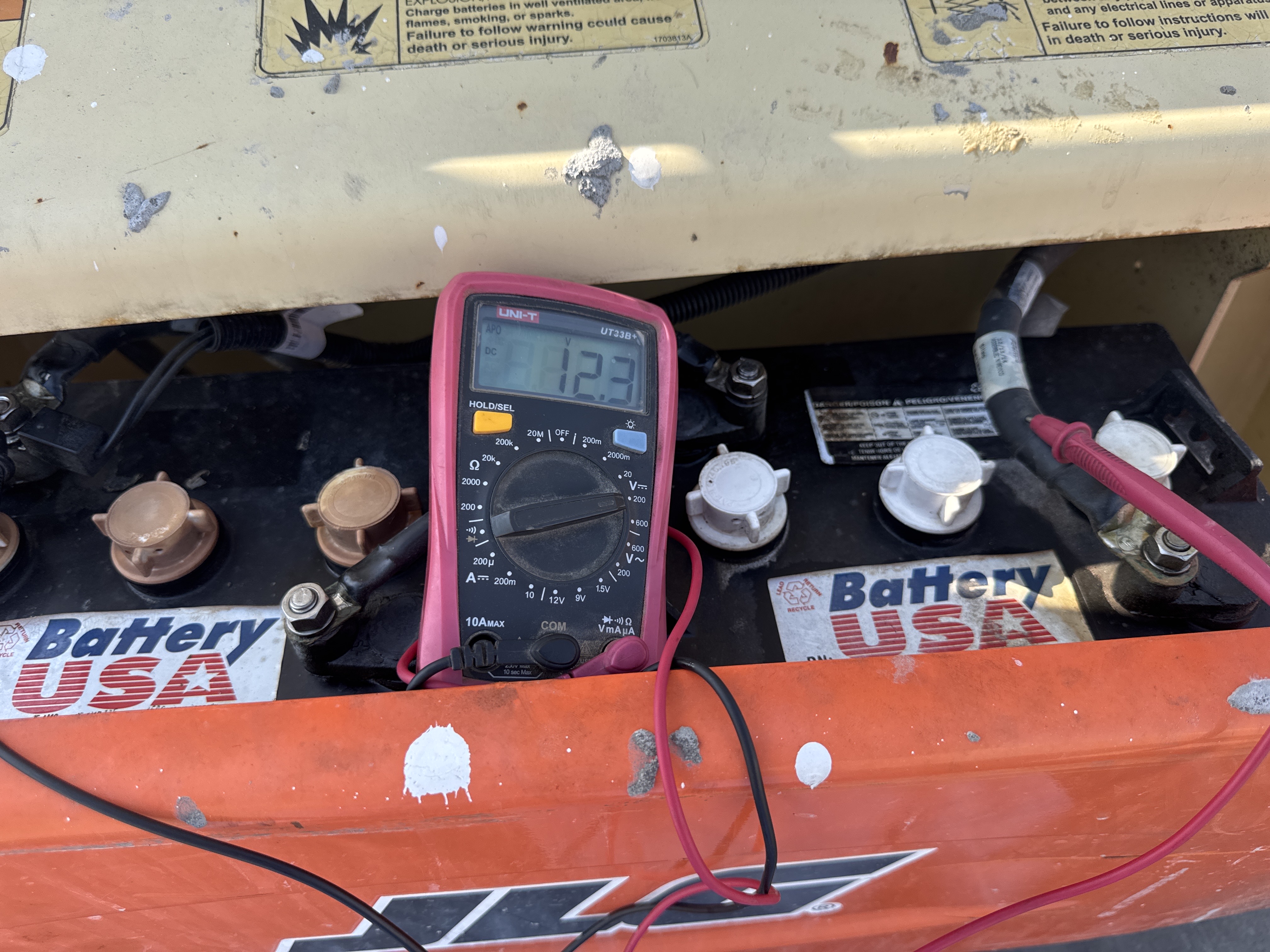 SLA-021-JLG-3246ES-Scissor-lifts-inspection-Electronics-Battery-1