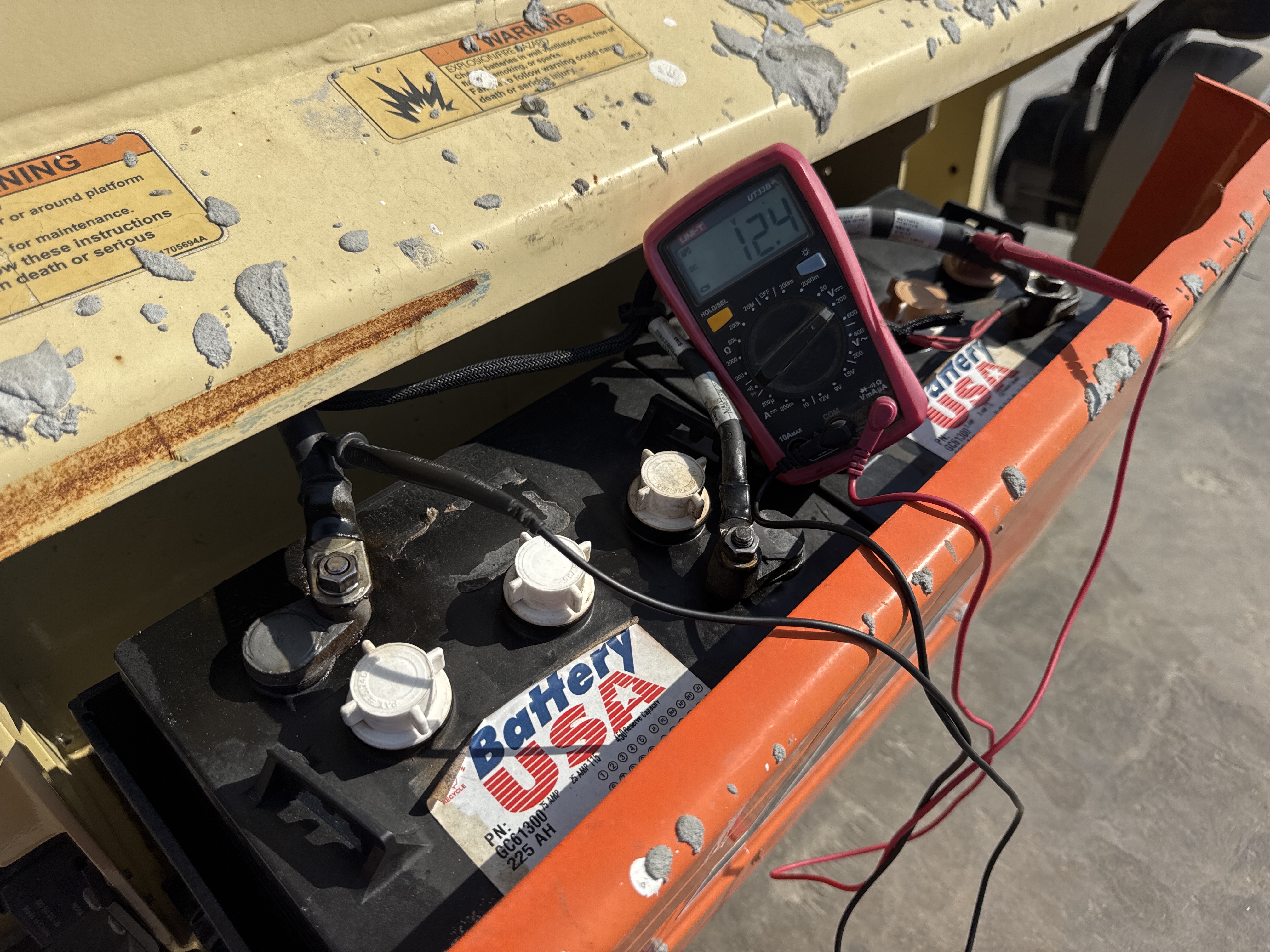 SLA-021-JLG-3246ES-Scissor-lifts-inspection-Electronics-Battery-1
