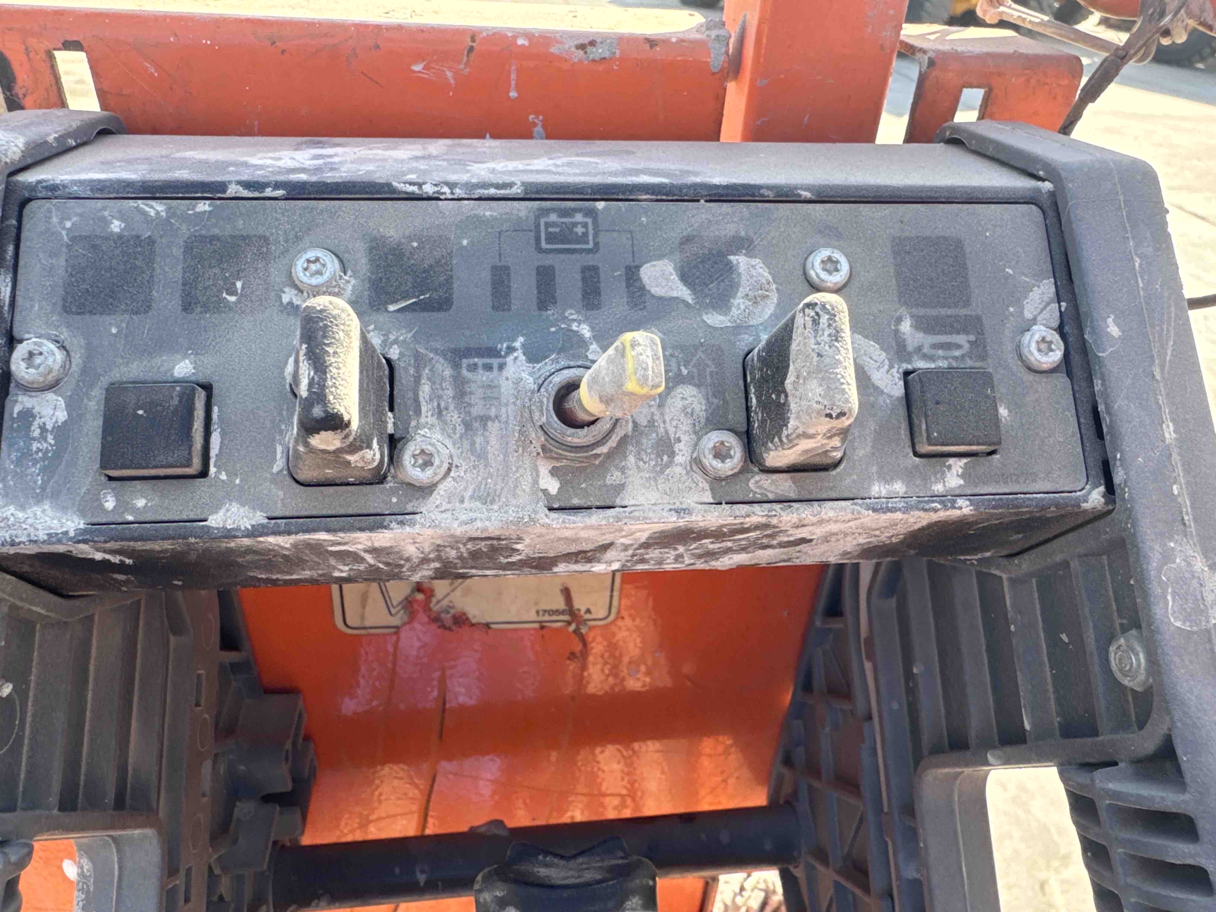 SLA-021-JLG-3246ES-Scissor-lifts-inspection-Electronics-Electronic-instrument-board-1