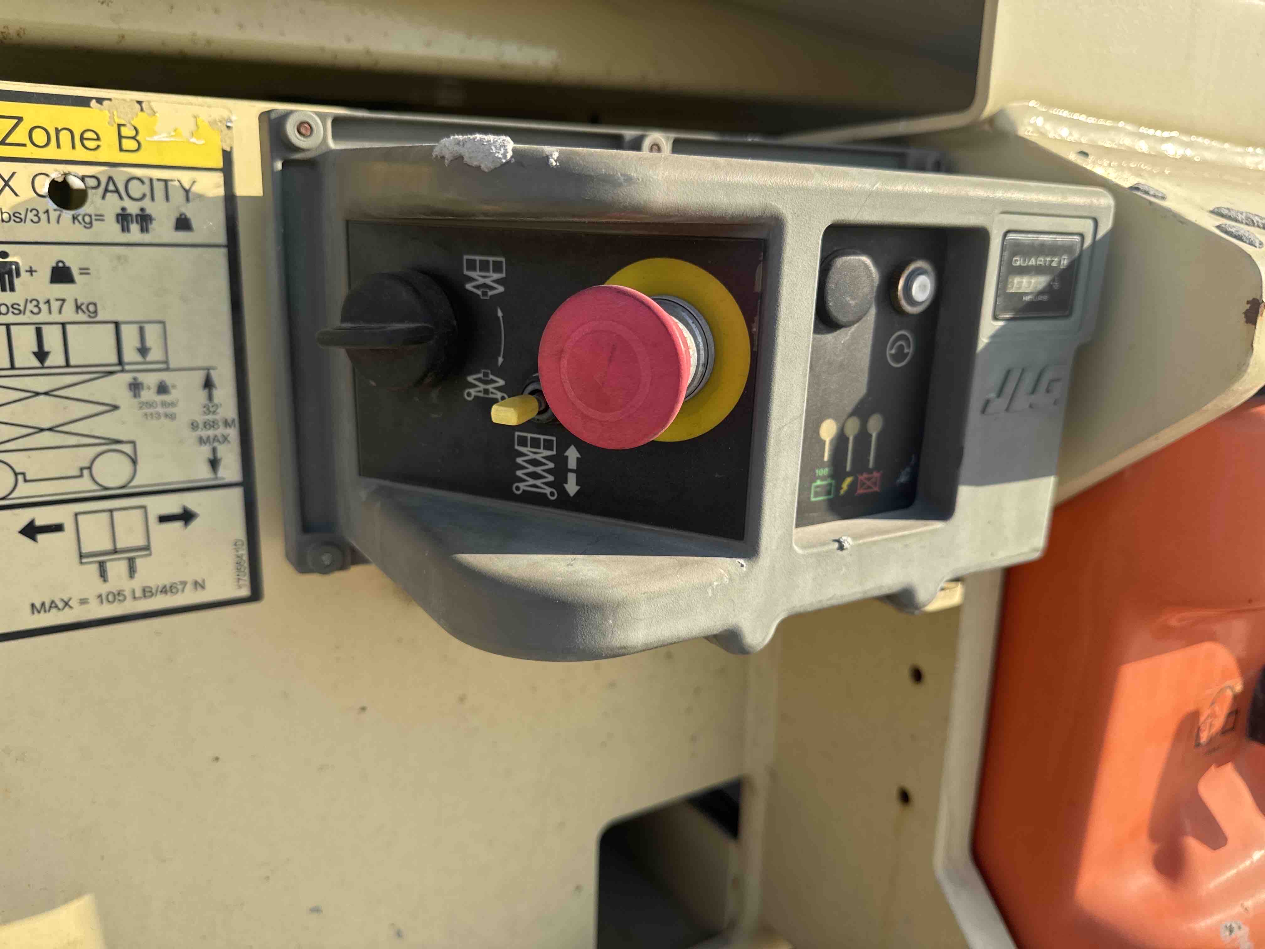 SLA-021-JLG-3246ES-Scissor-lifts-inspection-Electronics-Electronic-instrument-board-1