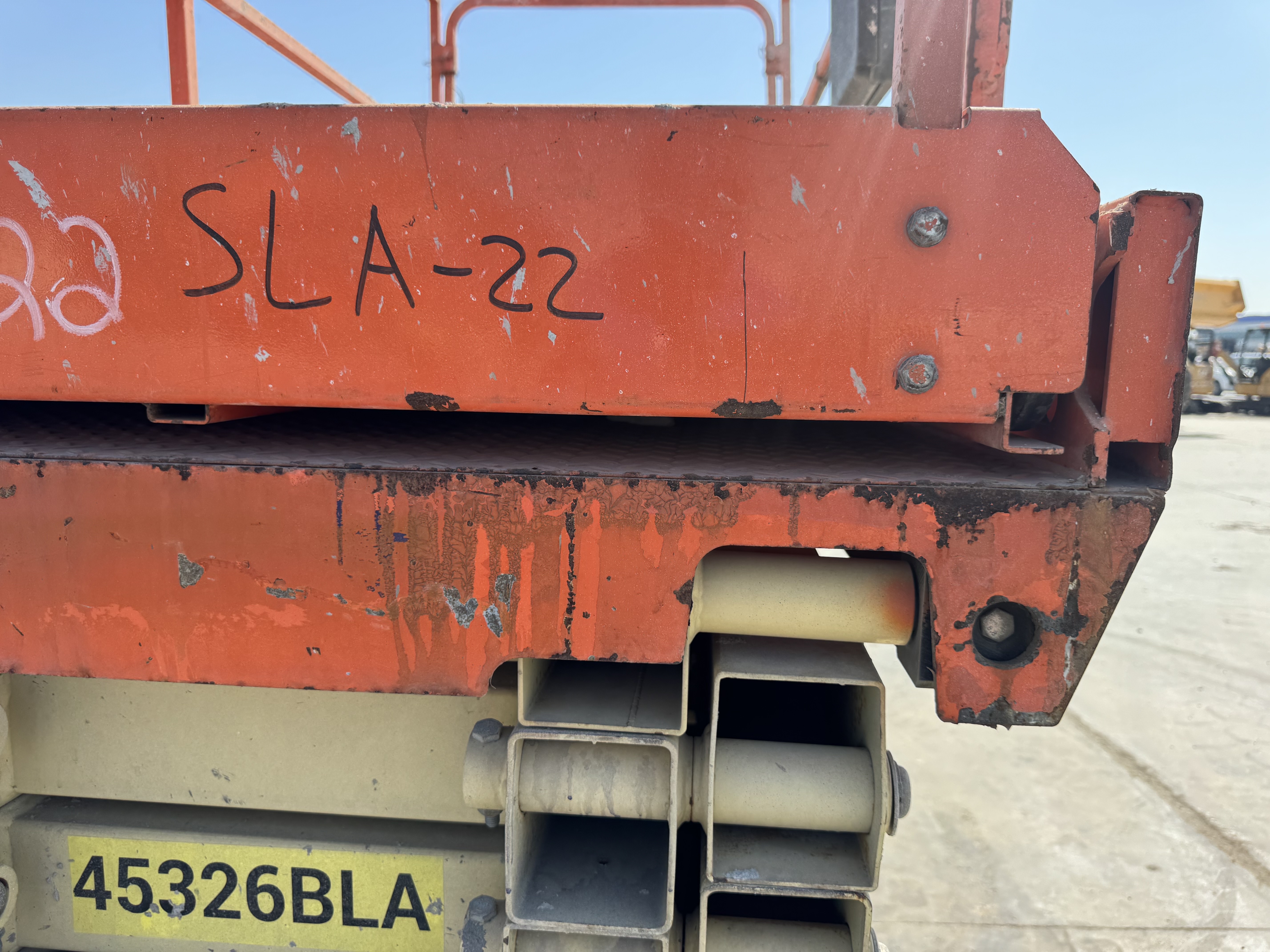 SLA-022-JLG-3246ES-Scissor-lifts-inspection-Structure-Paint-1