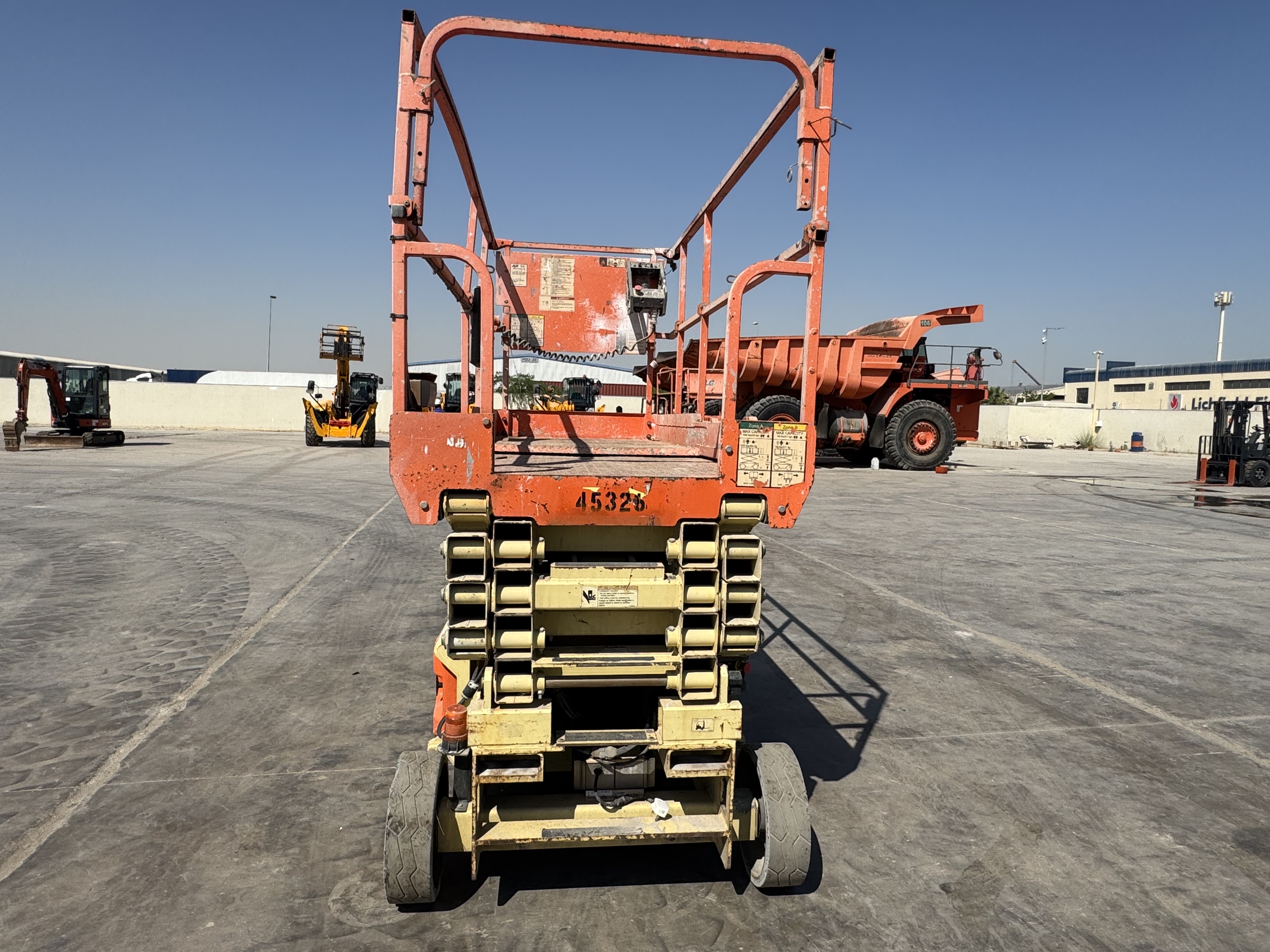 SLA-022-JLG-3246ES-Scissor-lifts-inspection-Structure-Paint-1