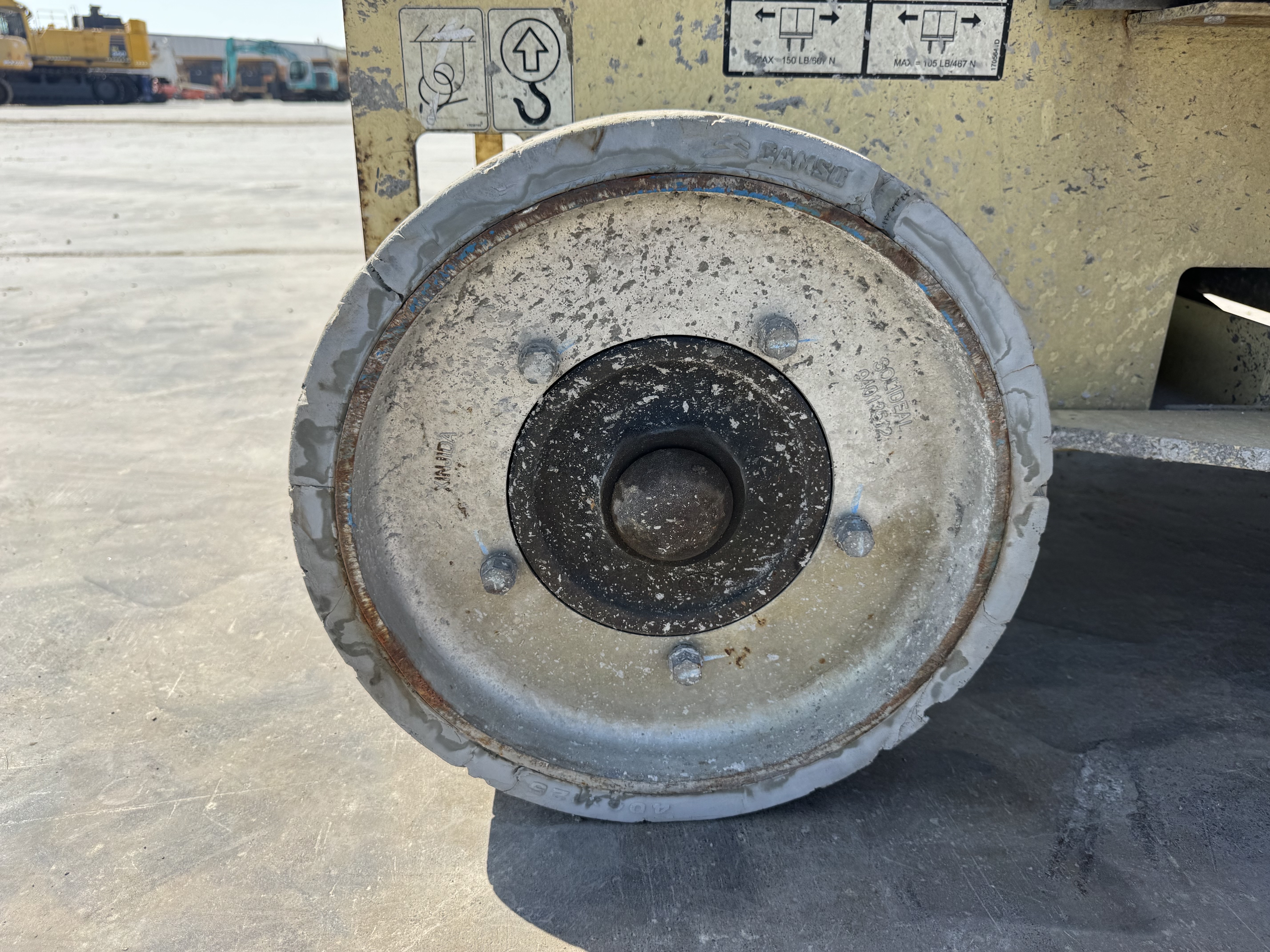 SLA-022-JLG-3246ES-Scissor-lifts-inspection-Chassis-Wheel-hub-condition-1