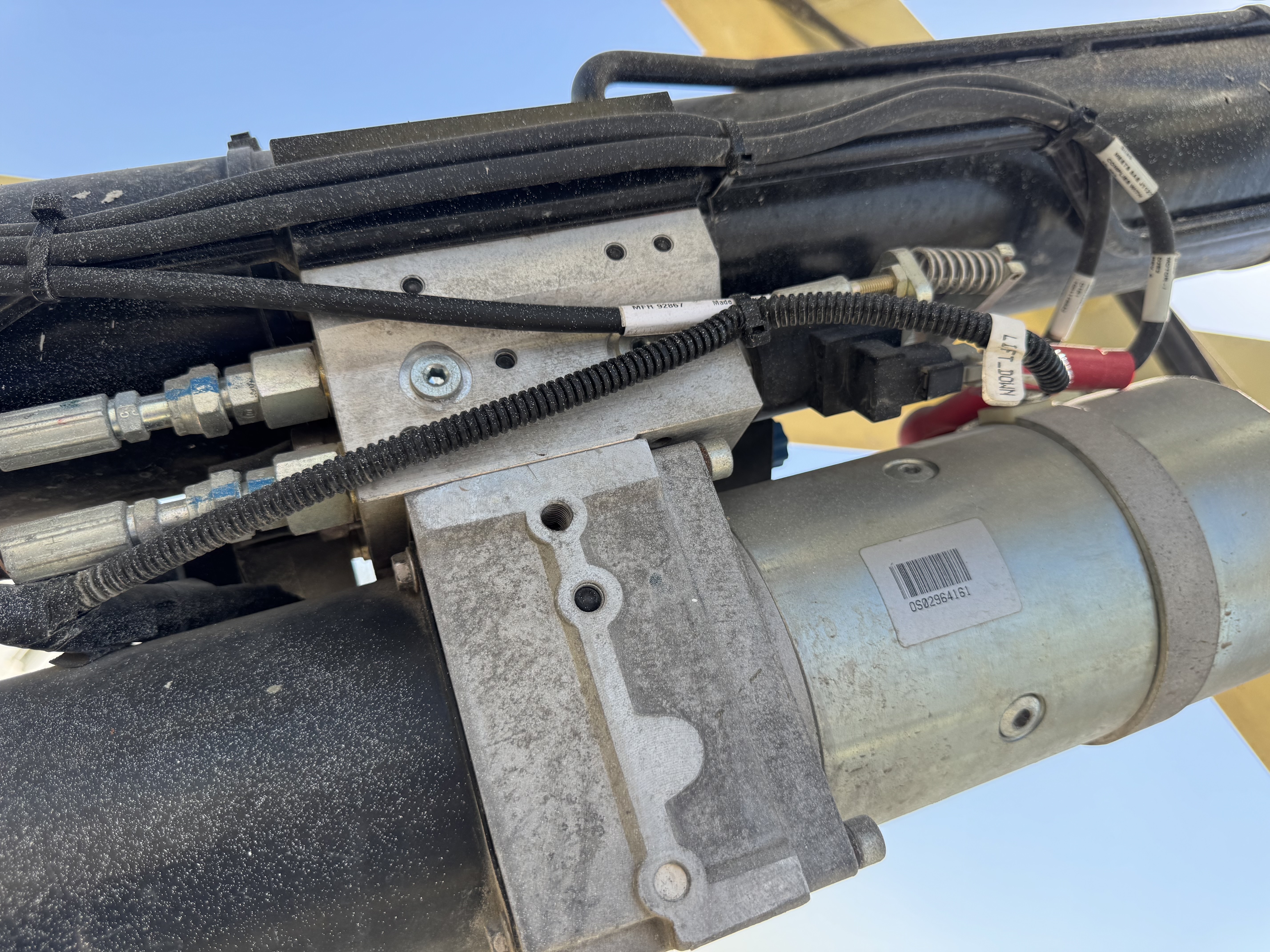 SLA-022-JLG-3246ES-Scissor-lifts-inspection-Hydraulics-Hydraulic-pump-1