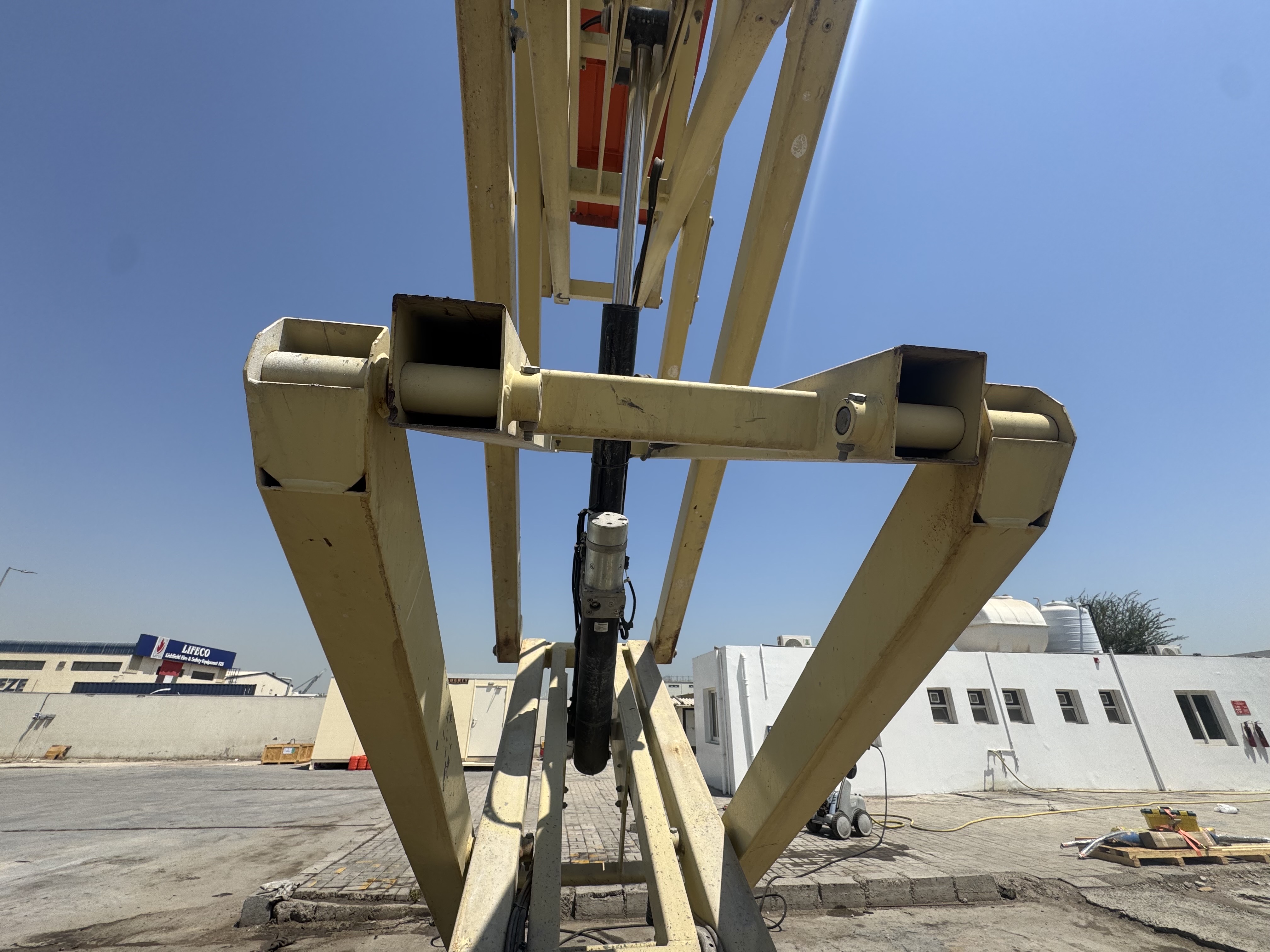 SLA-022-JLG-3246ES-Scissor-lifts-inspection-Hydraulics-Scissor-cylinders-1