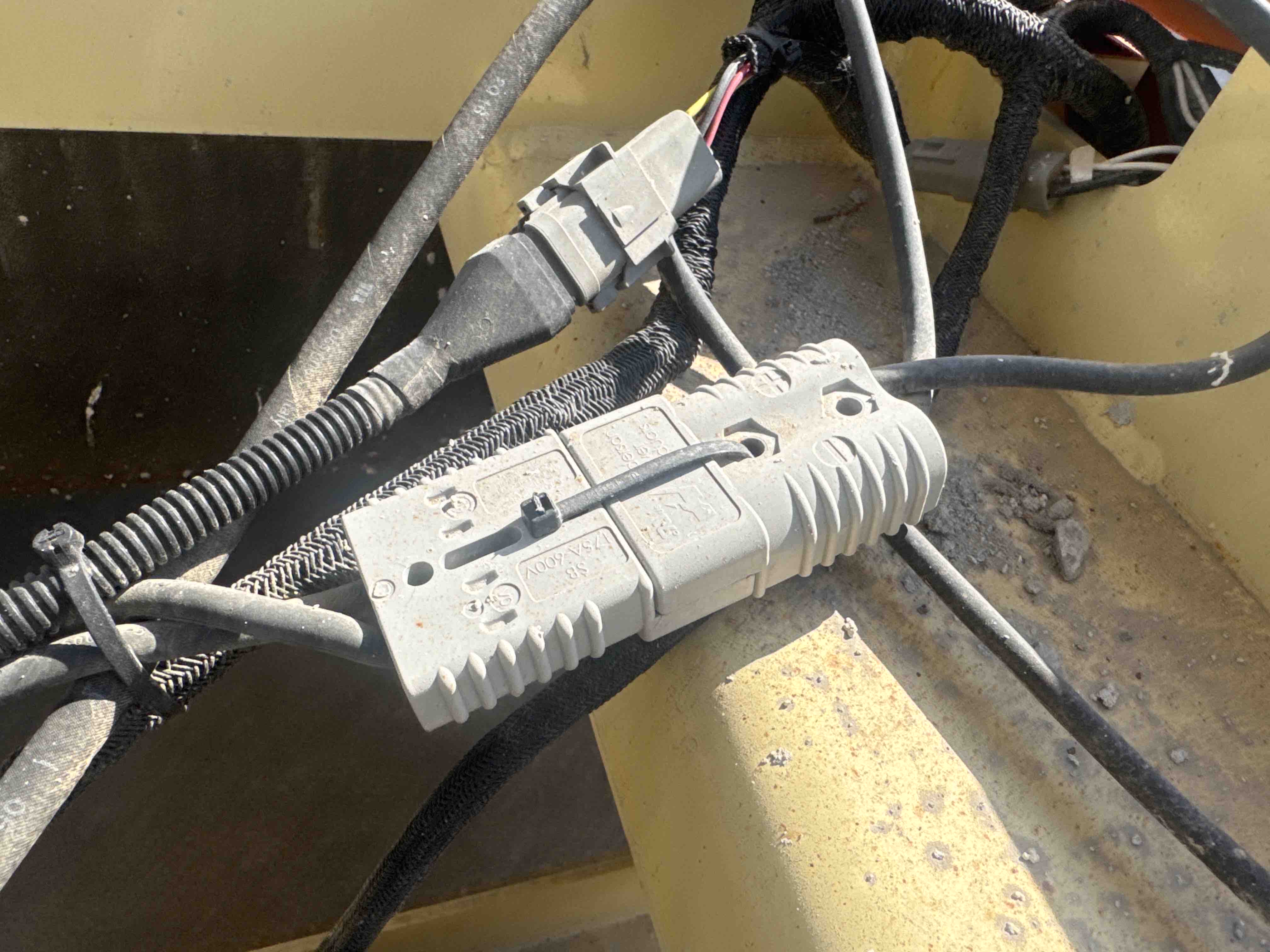 SLA-022-JLG-3246ES-Scissor-lifts-inspection-Electronics-Main-harness-1