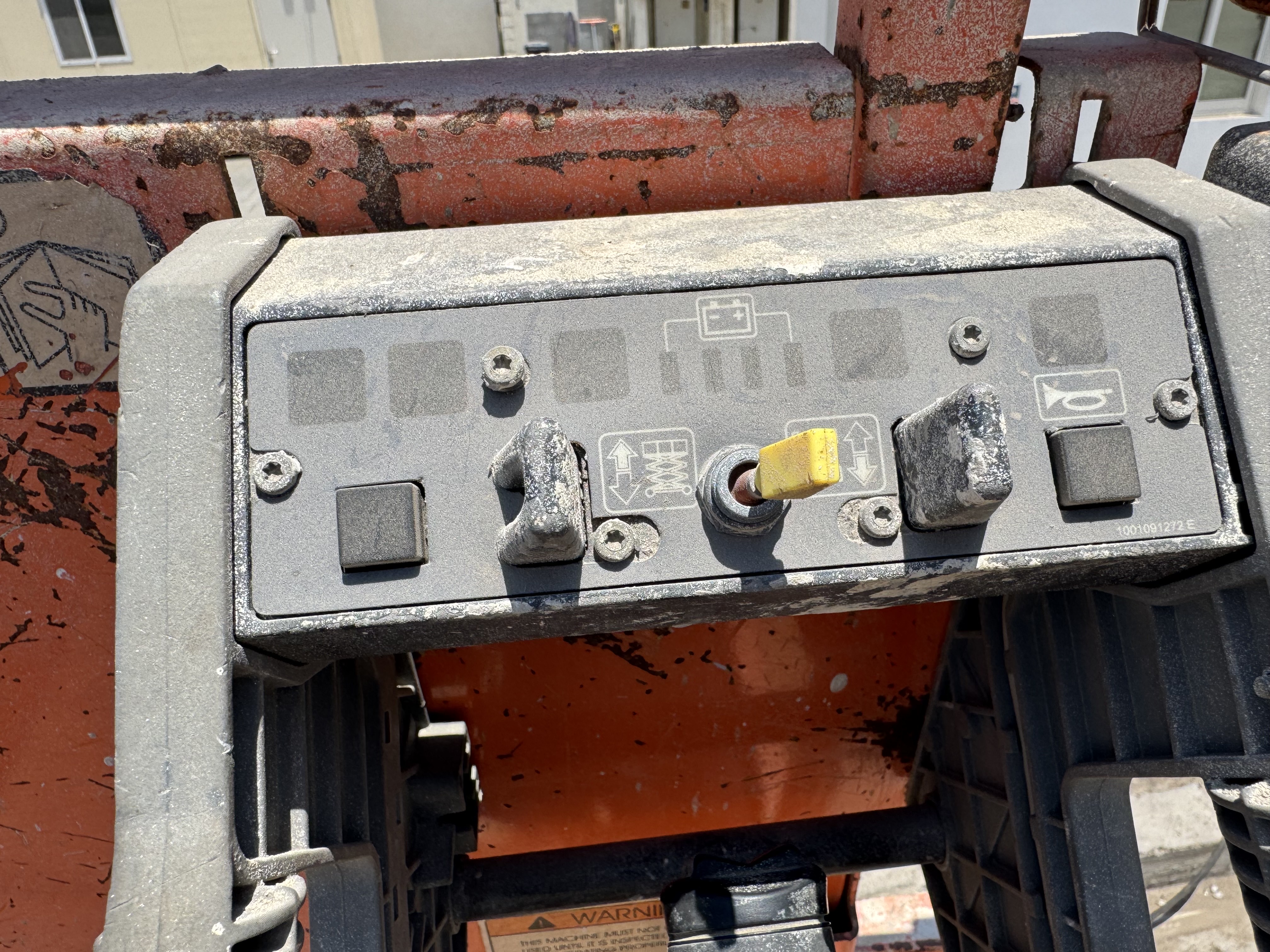 SLA-022-JLG-3246ES-Scissor-lifts-inspection-Electronics-Electronic-instrument-board-1